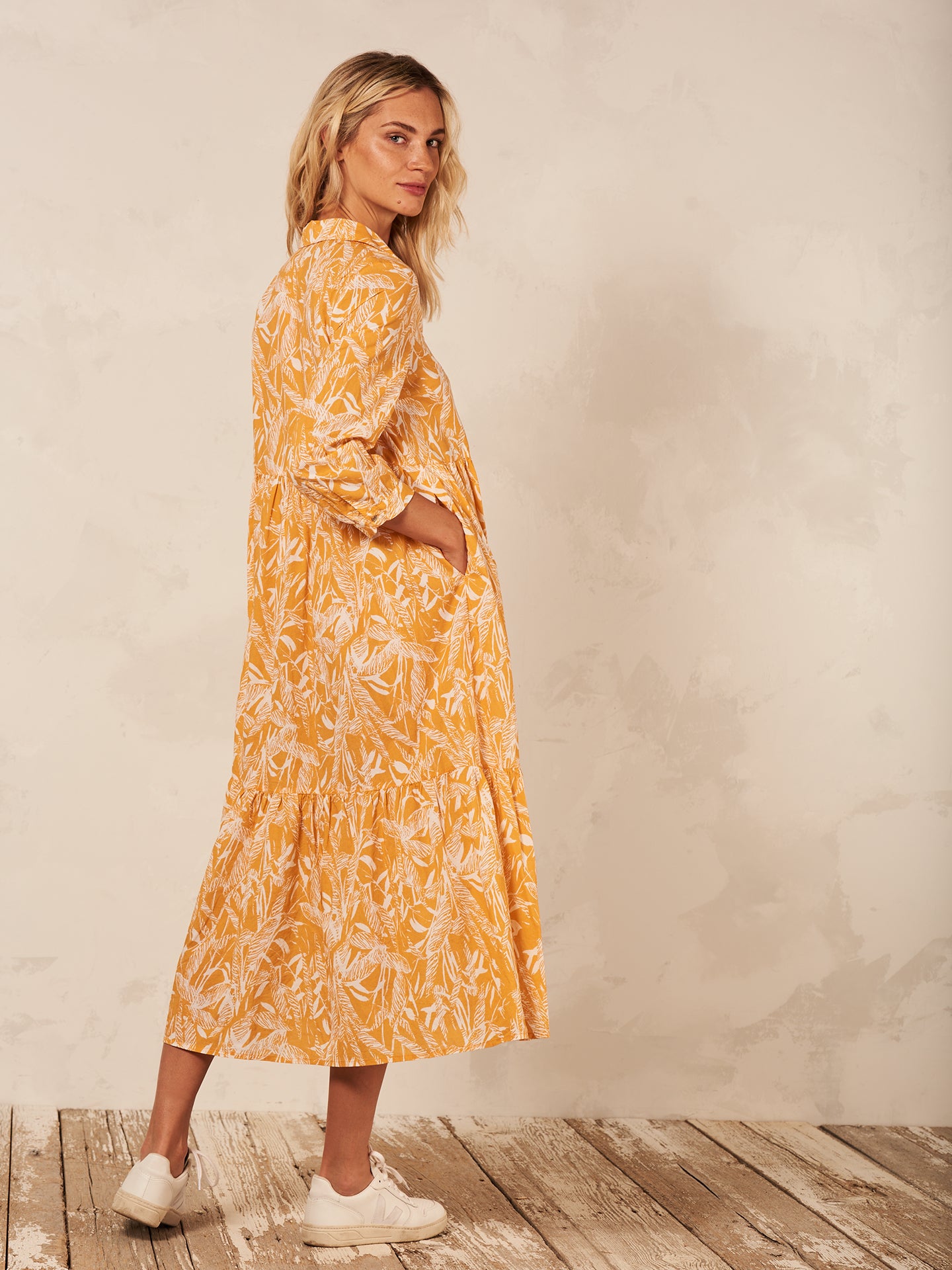 Kleid mit Kragen