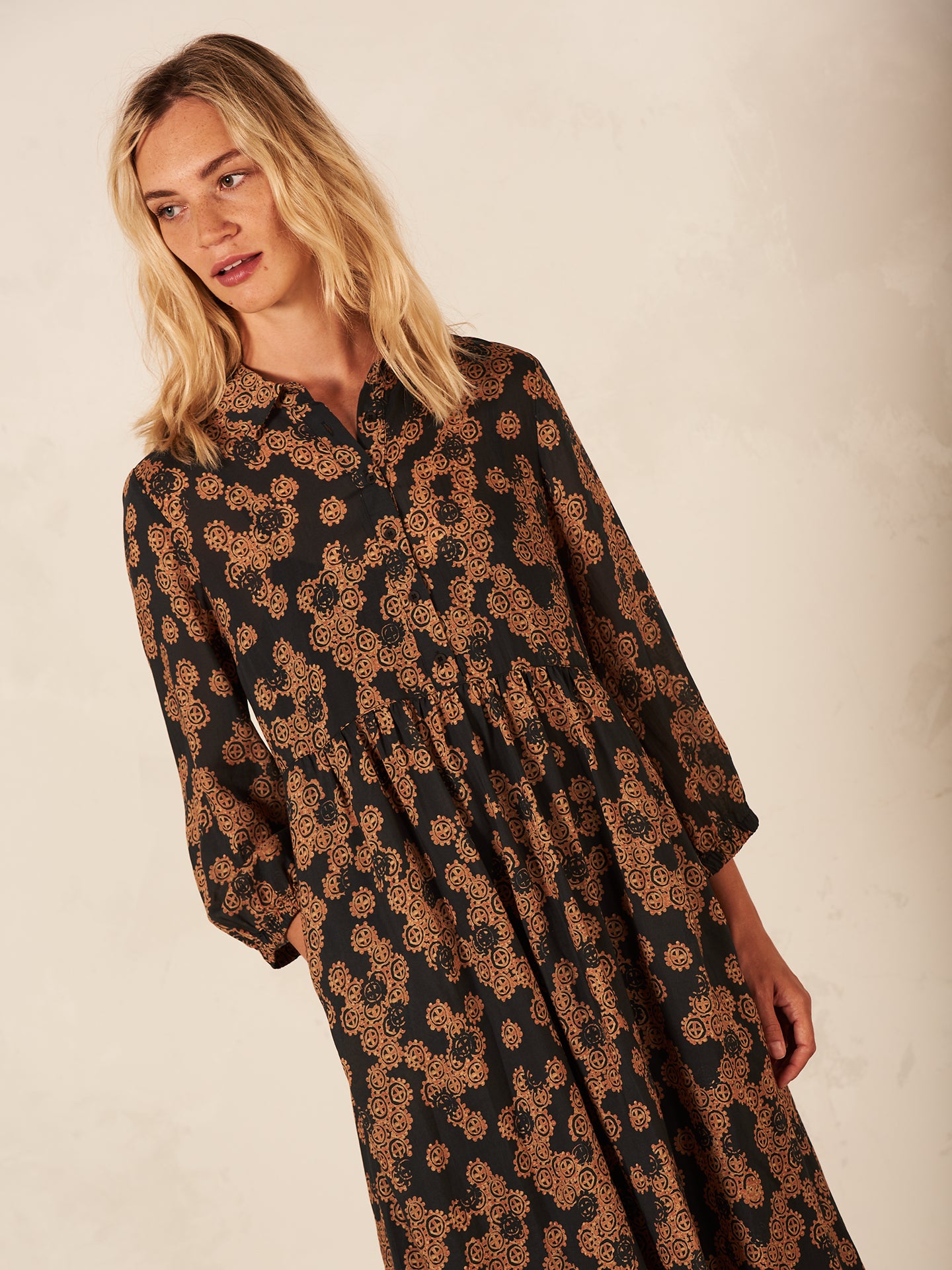 Vestito con colletto