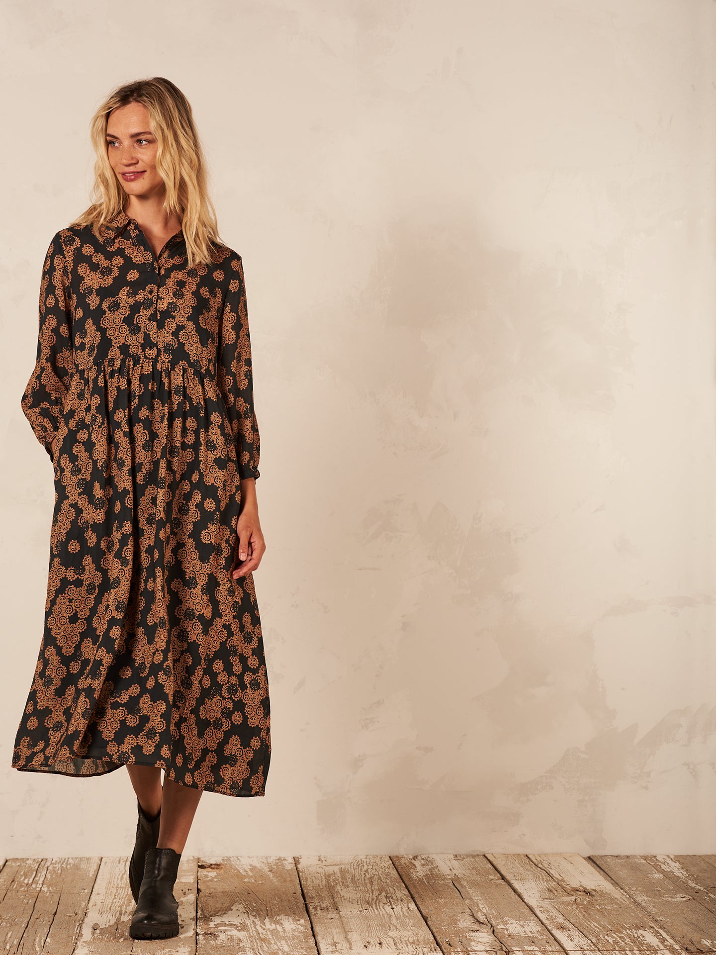 Vestito con colletto