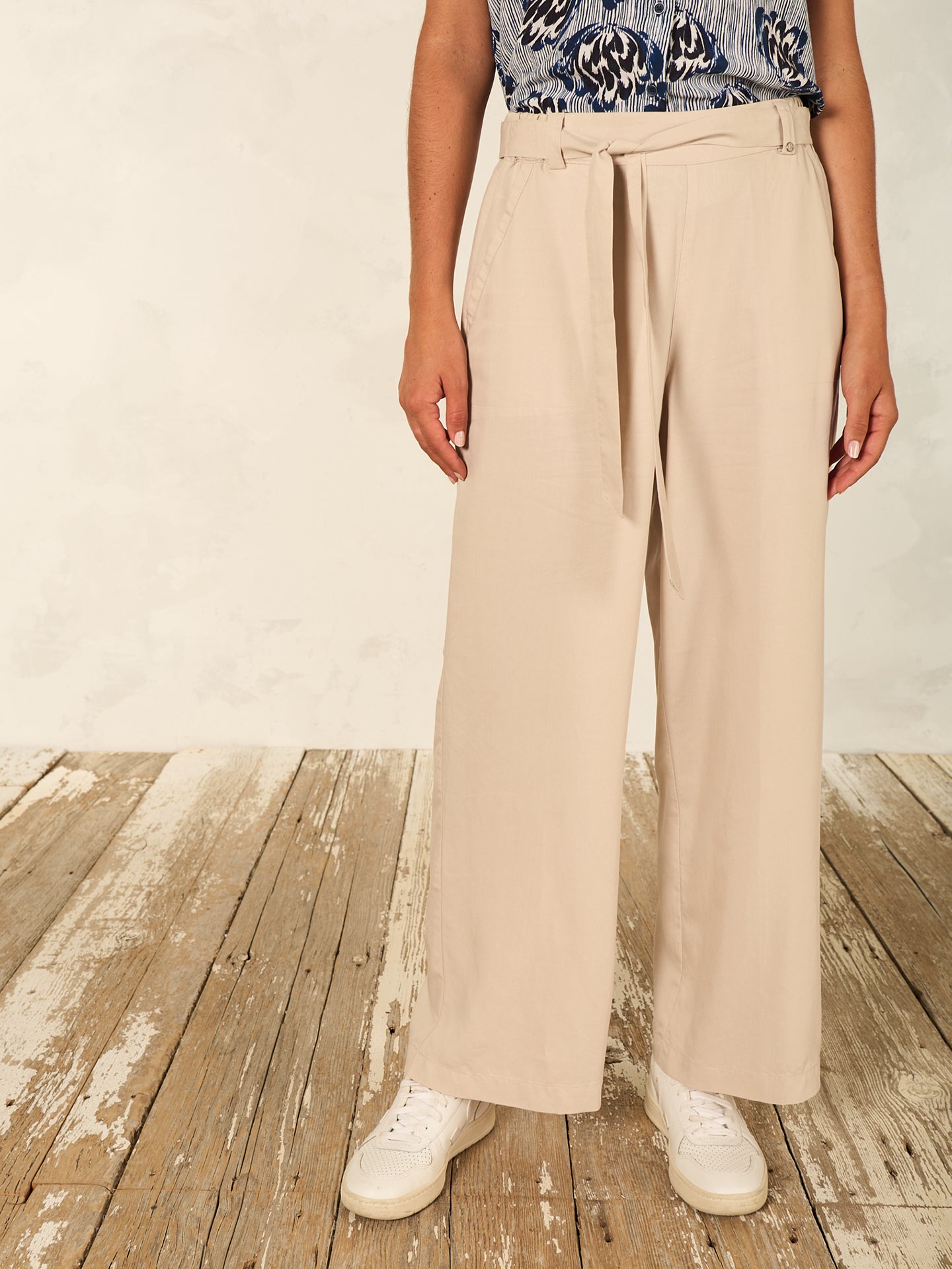 Wide-leg trousers