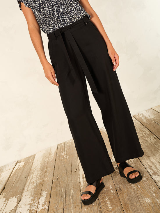 Wide-leg trousers