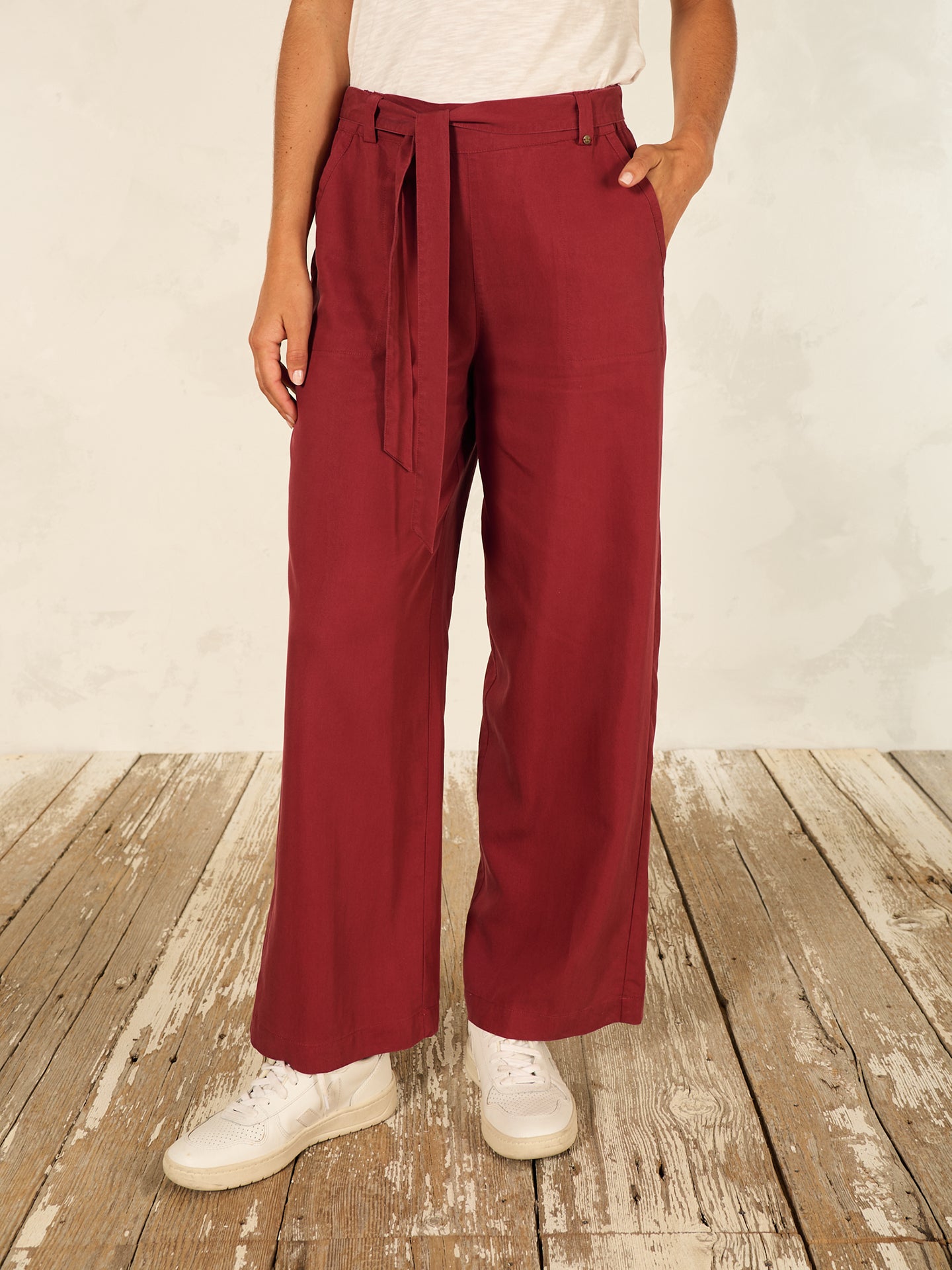 Wide-leg trousers