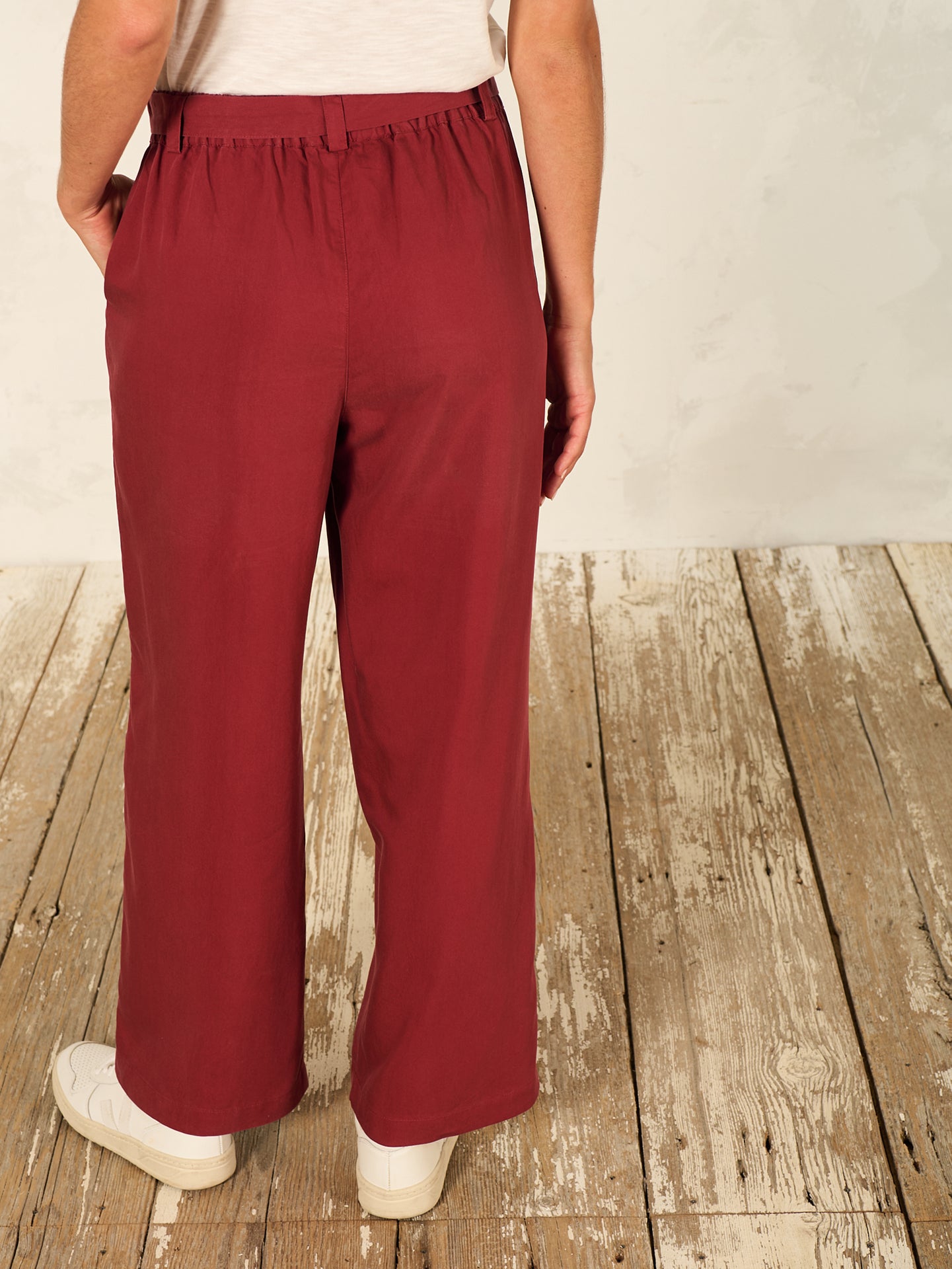 Wide-leg trousers