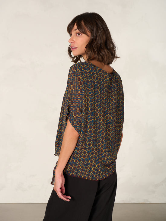 Bluse mit Knoten