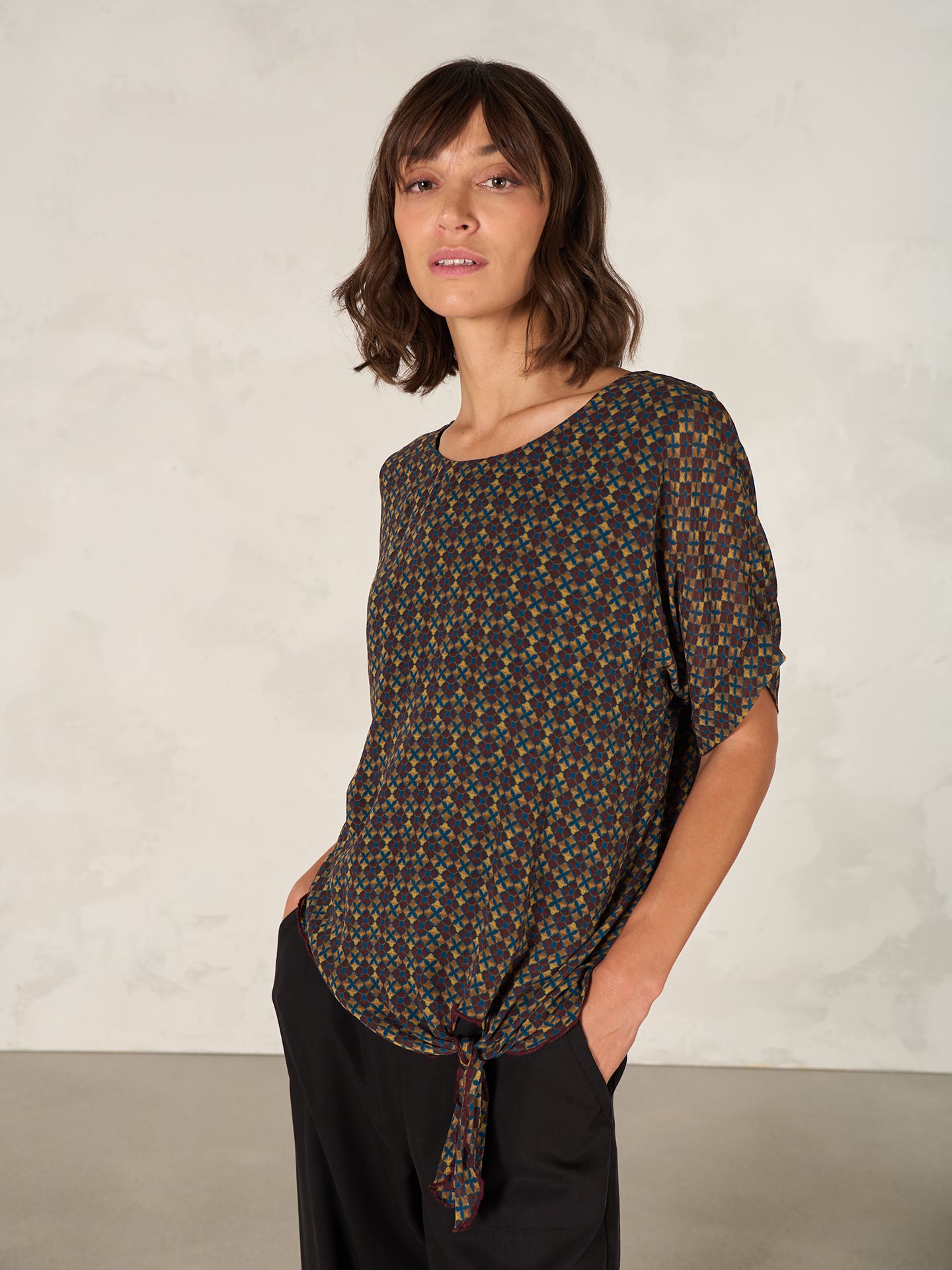 Bluse mit Knoten
