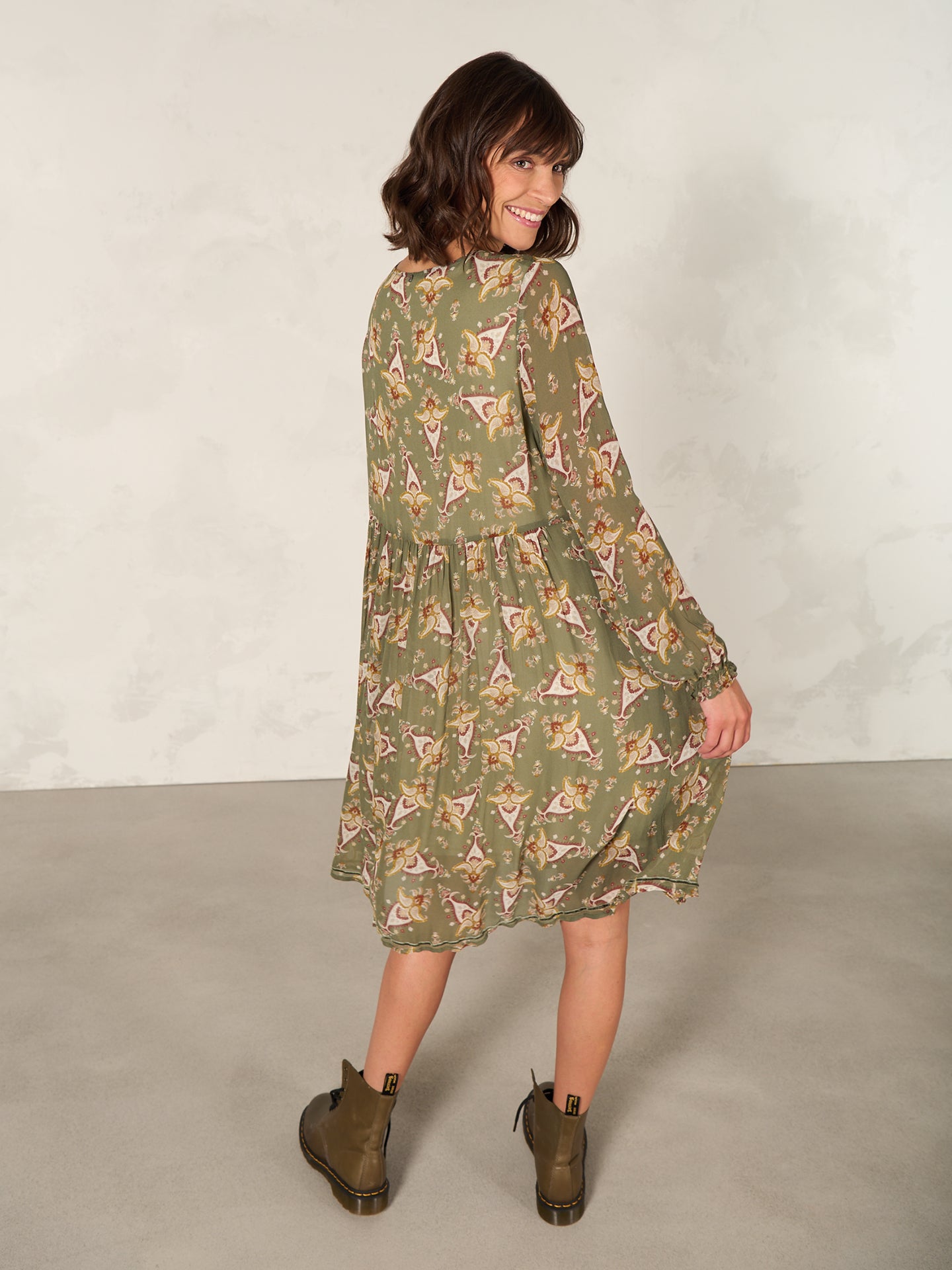 Kleid mit V-Ausschnitt