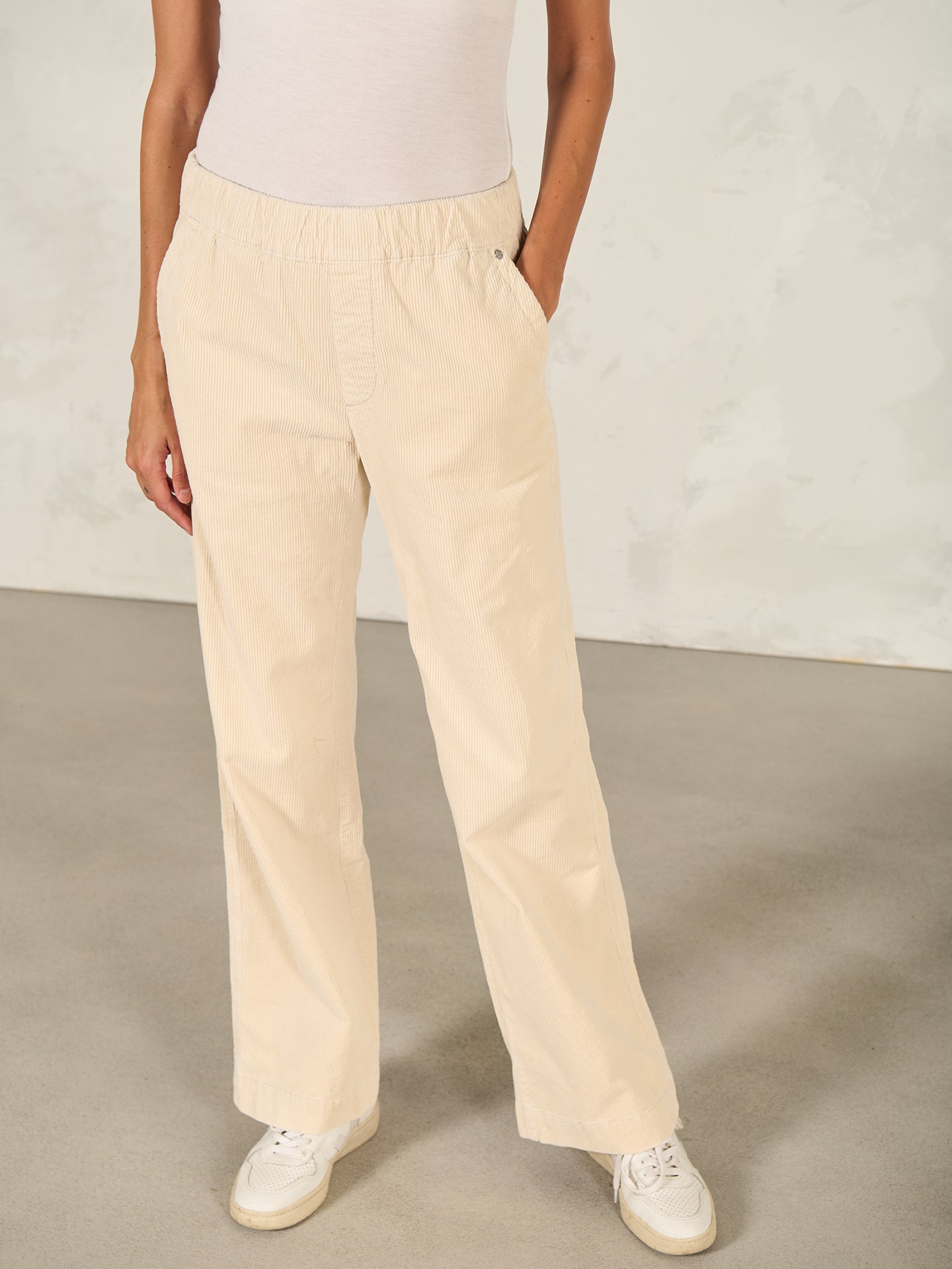 Wide-leg trousers