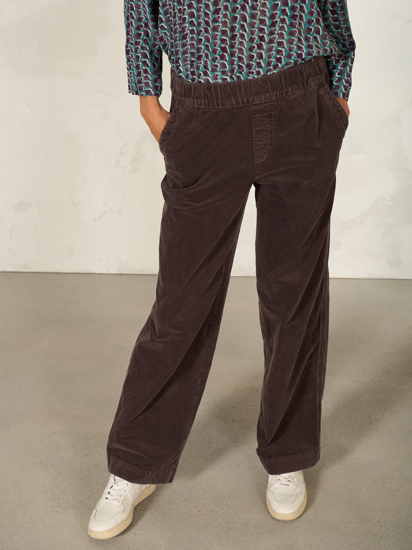 Wide-leg trousers