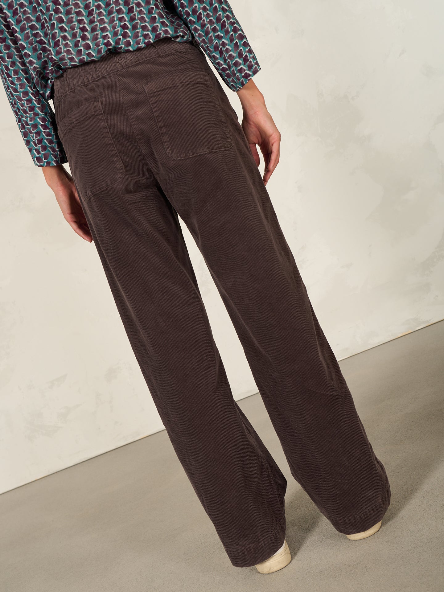 Wide-leg trousers
