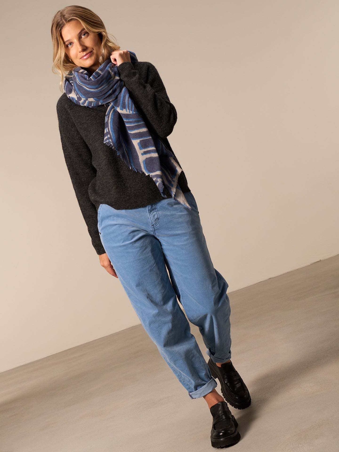 Barrel-leg trousers