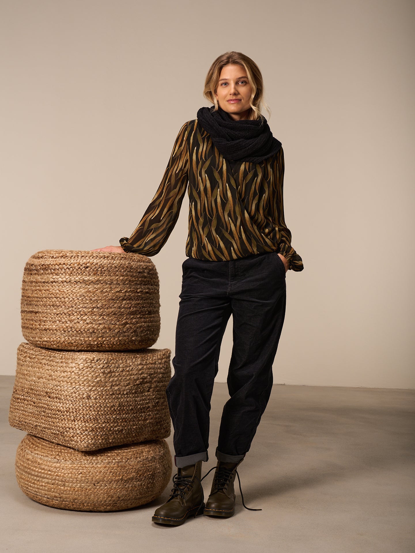 Barrel-leg trousers