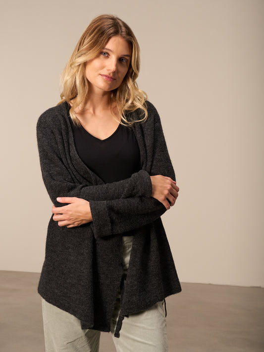 Strickjacke gewickelt