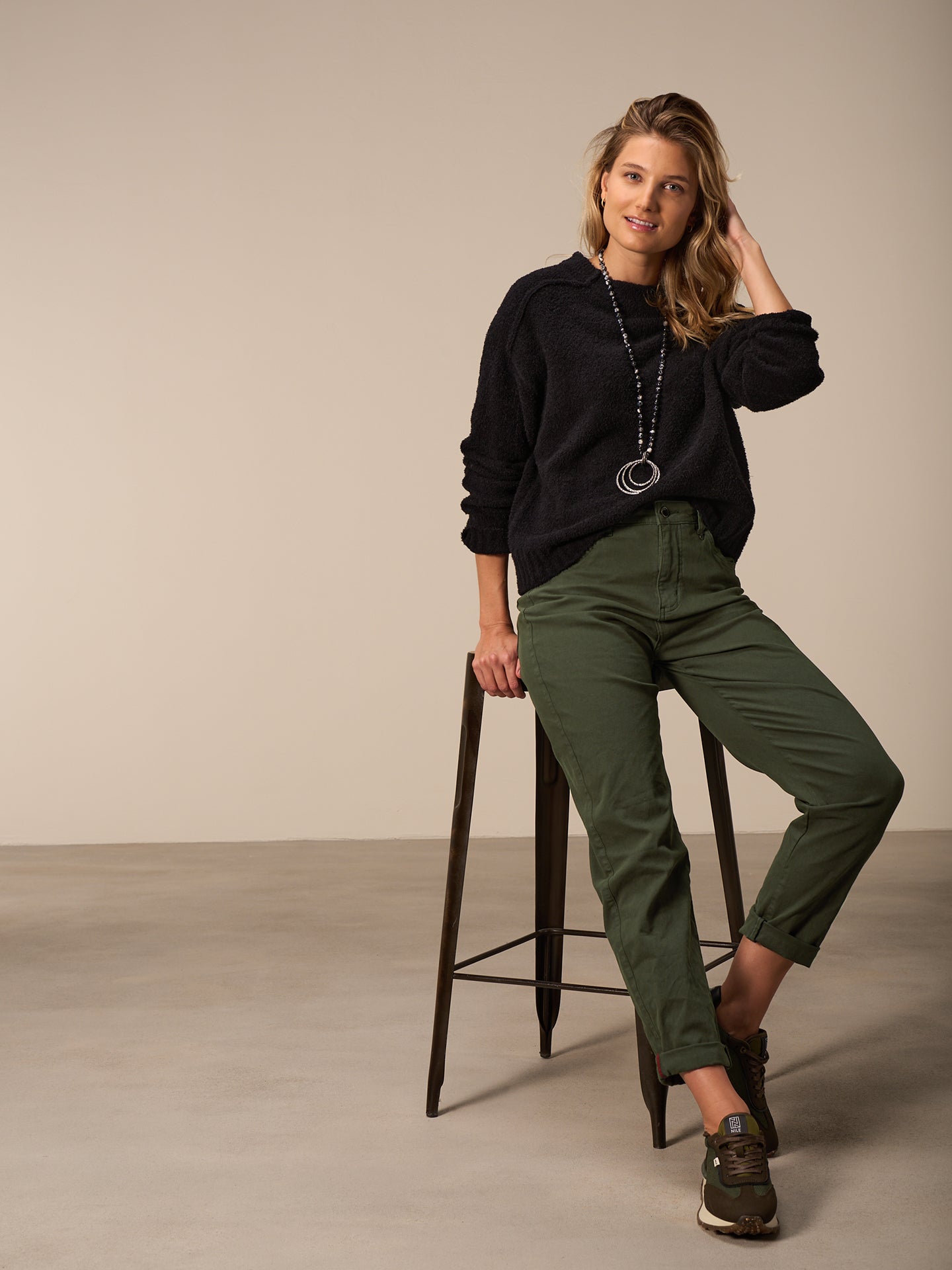 Barrel-leg trousers