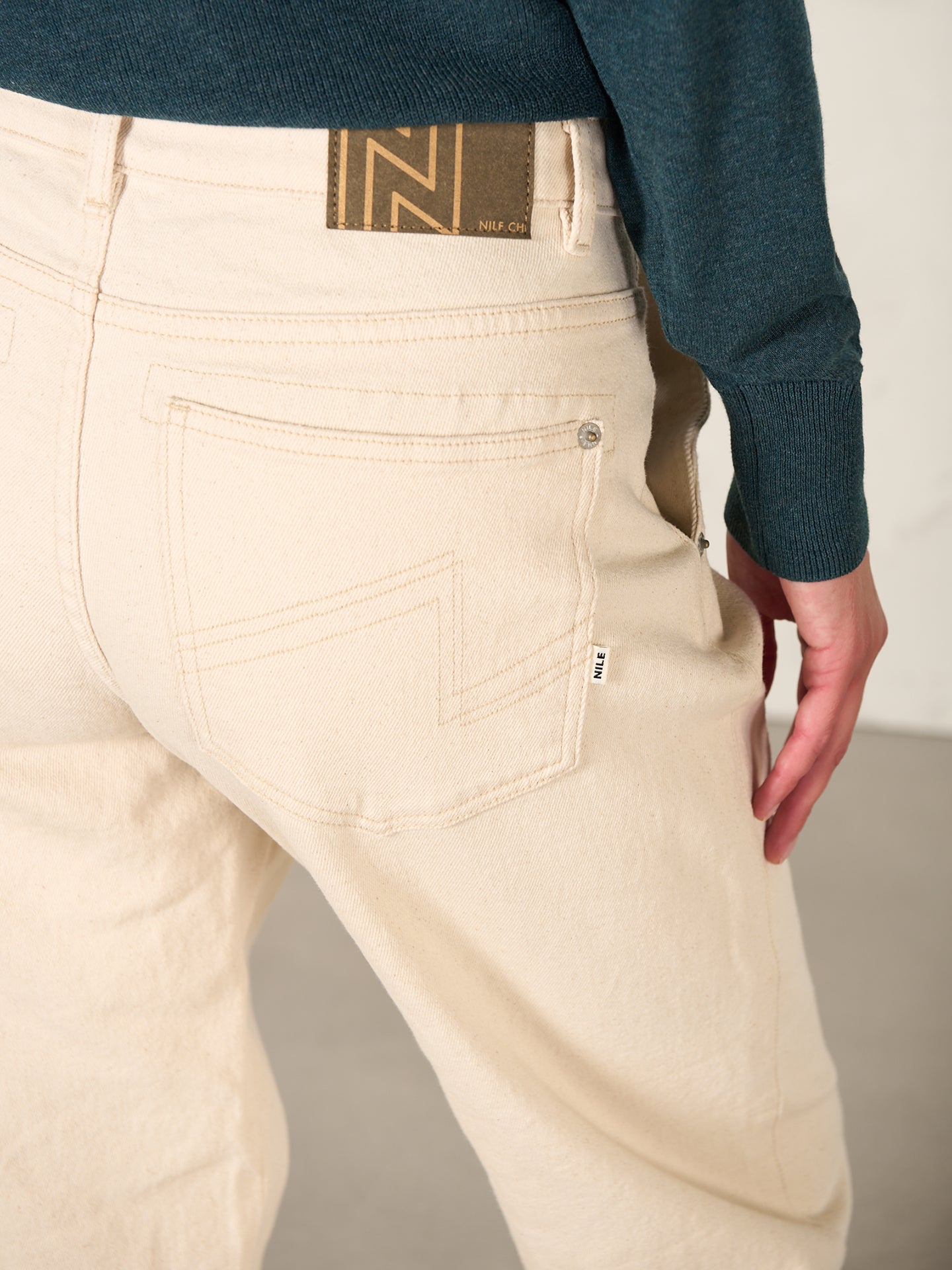 Barrel-leg trousers