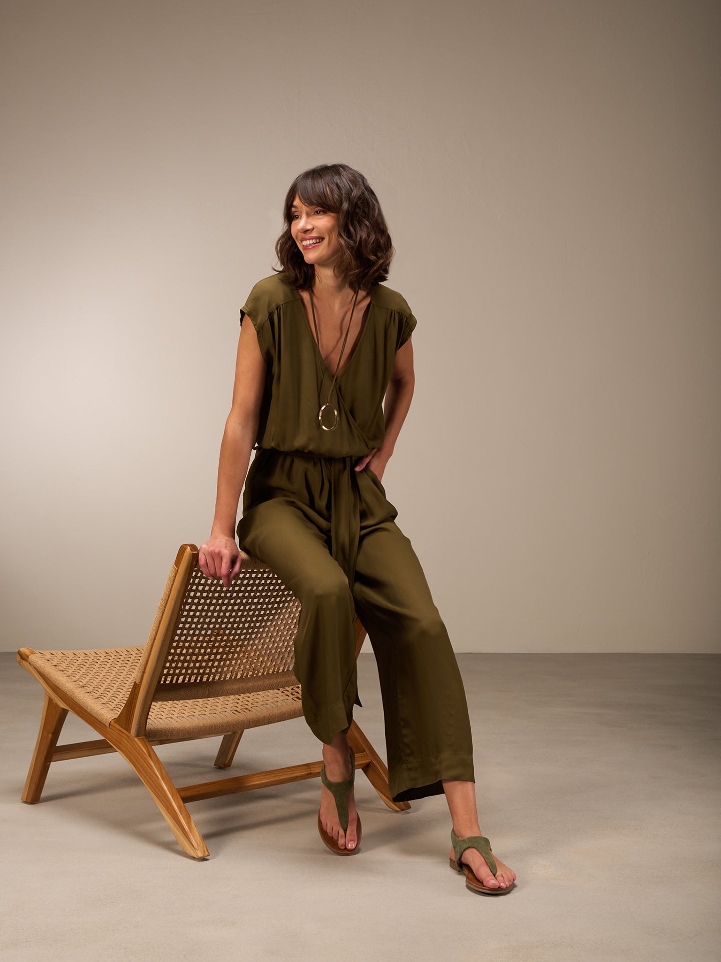 Tuta jumpsuit con scollo a V