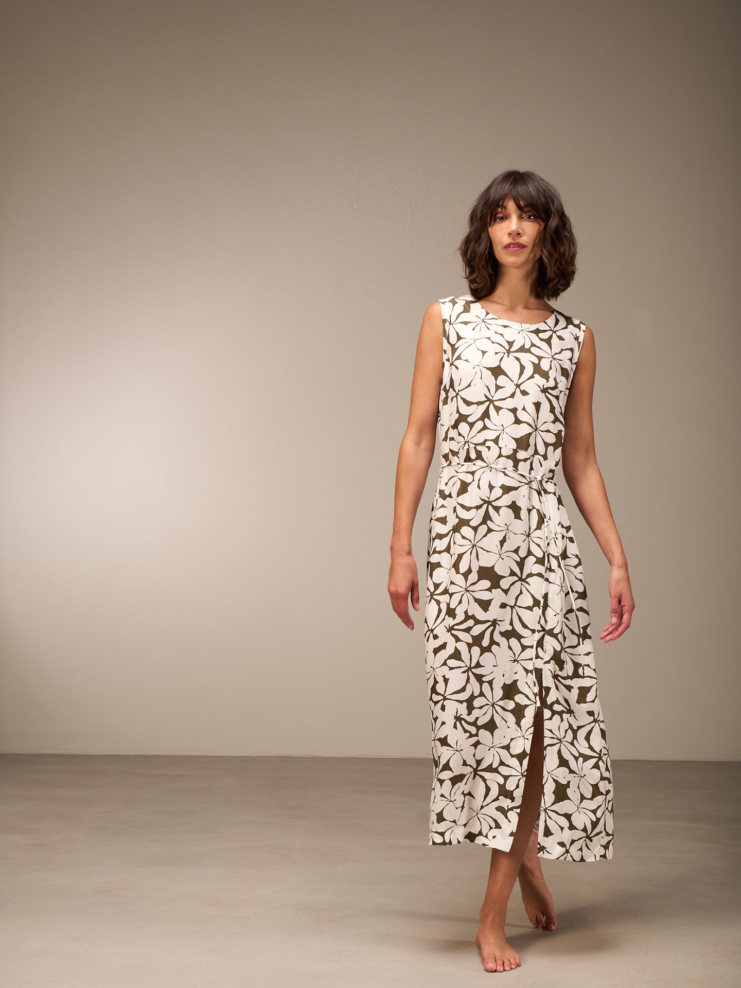 Vestito con collo rotondo