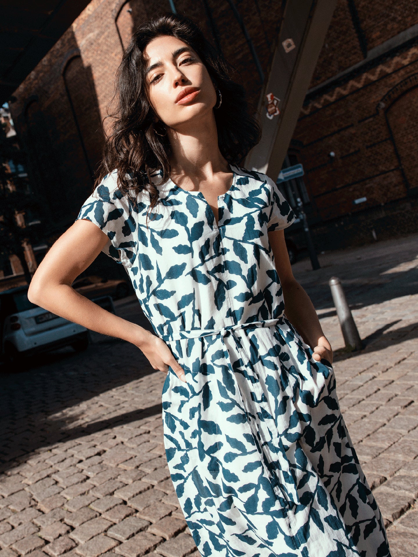 Vestito con collo rotondo