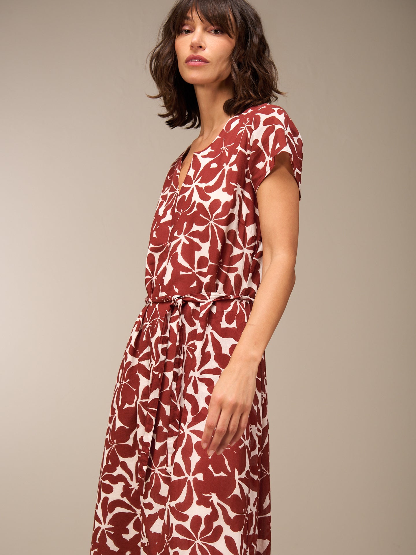 Vestito con collo rotondo