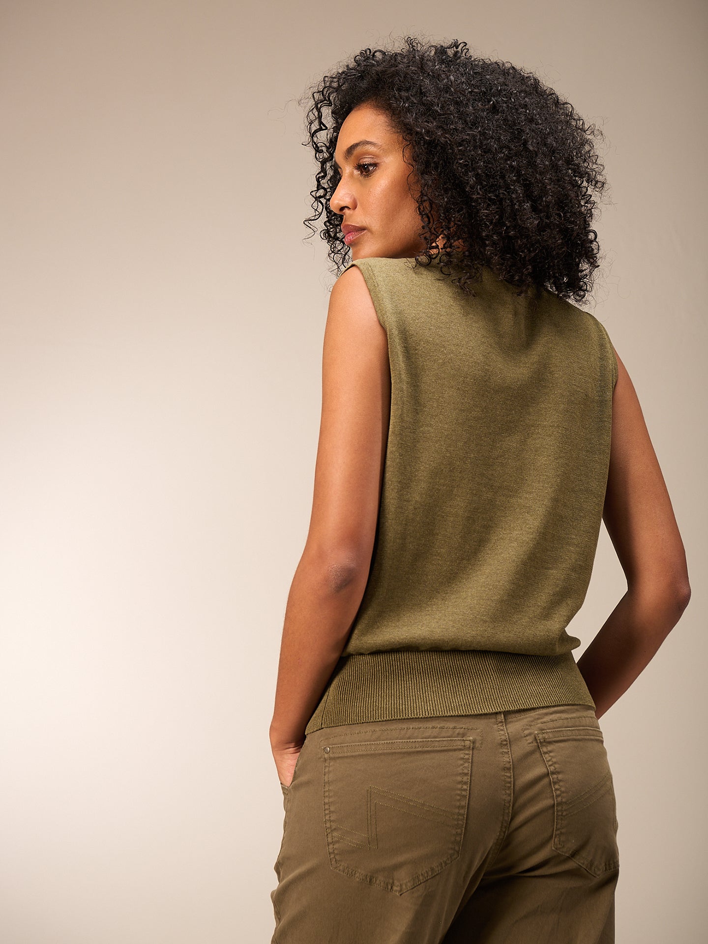 Smanicato con chiusura con bottoni