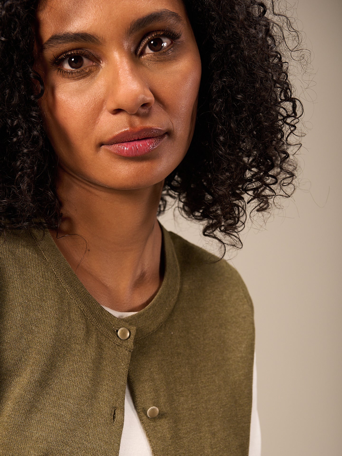 Smanicato con chiusura con bottoni