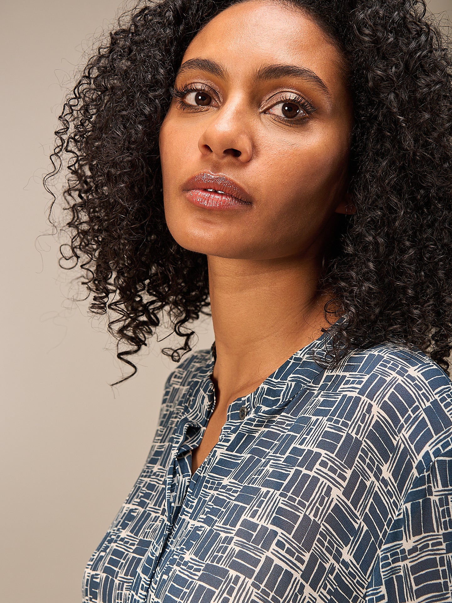 3/4-sleeved blouse