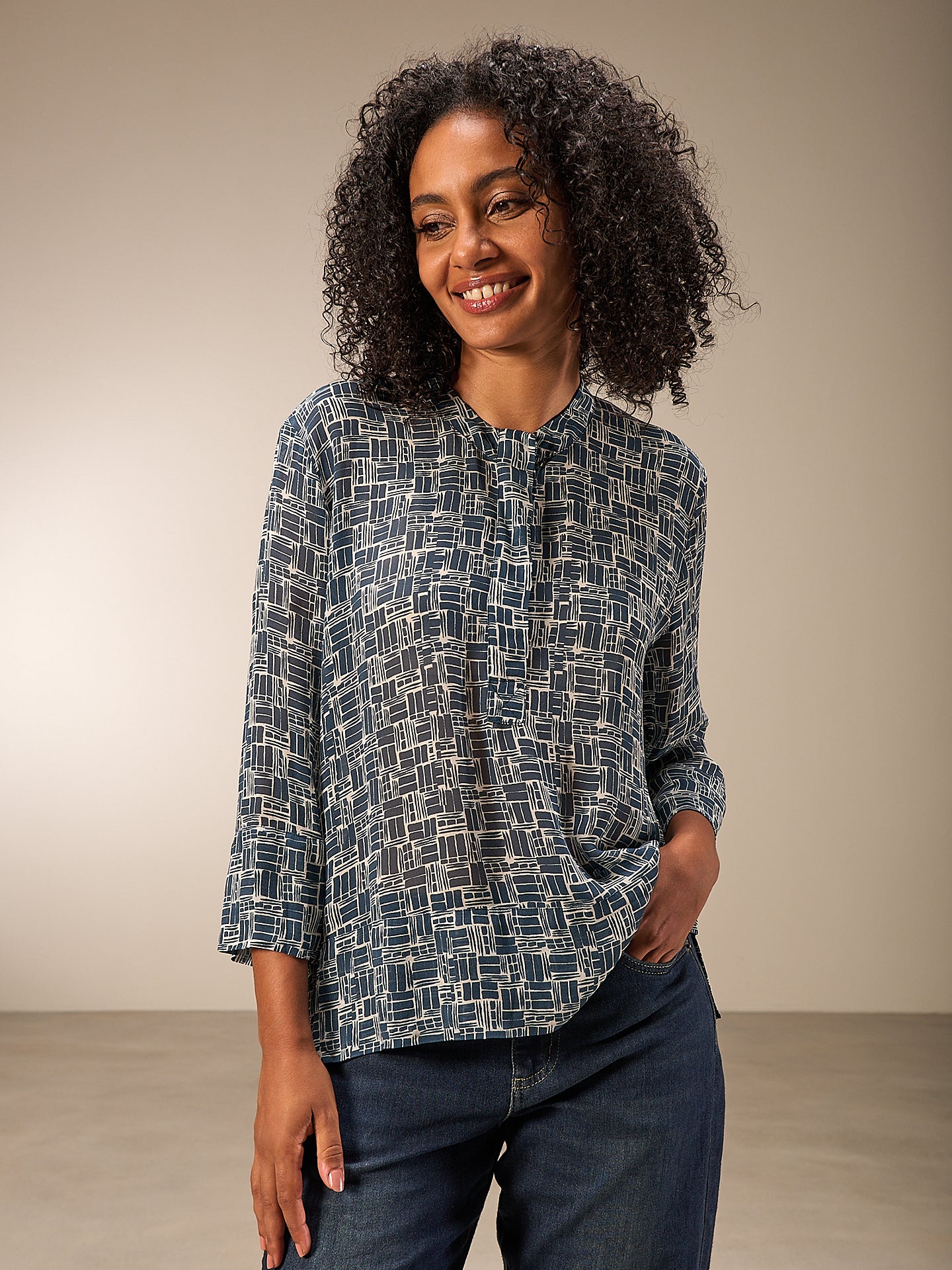 3/4-sleeved blouse
