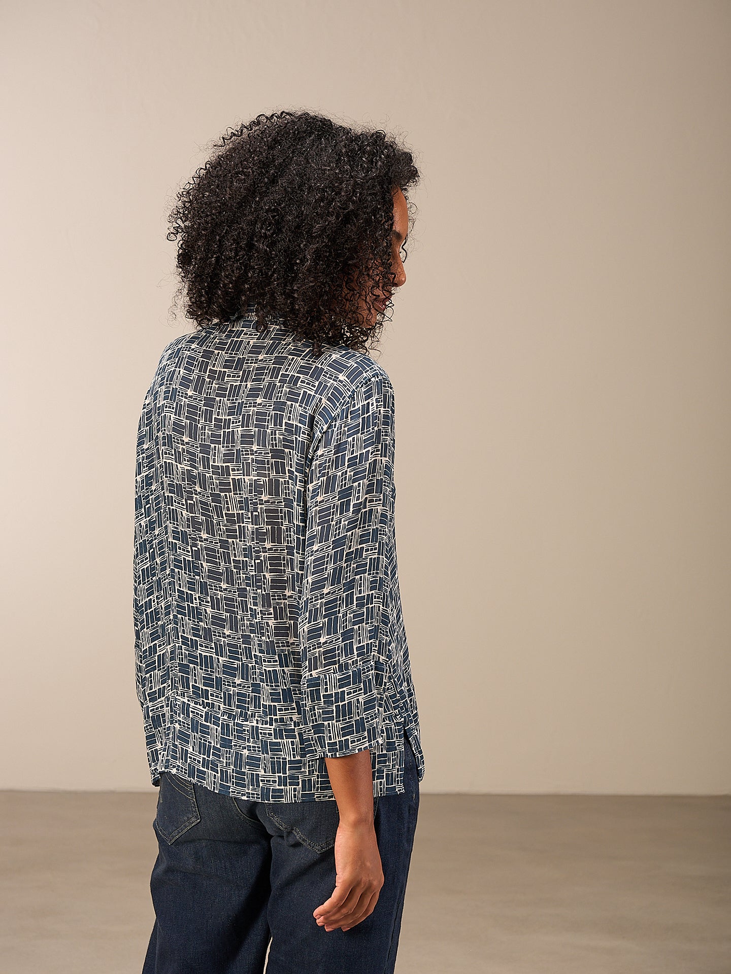 3/4-sleeved blouse