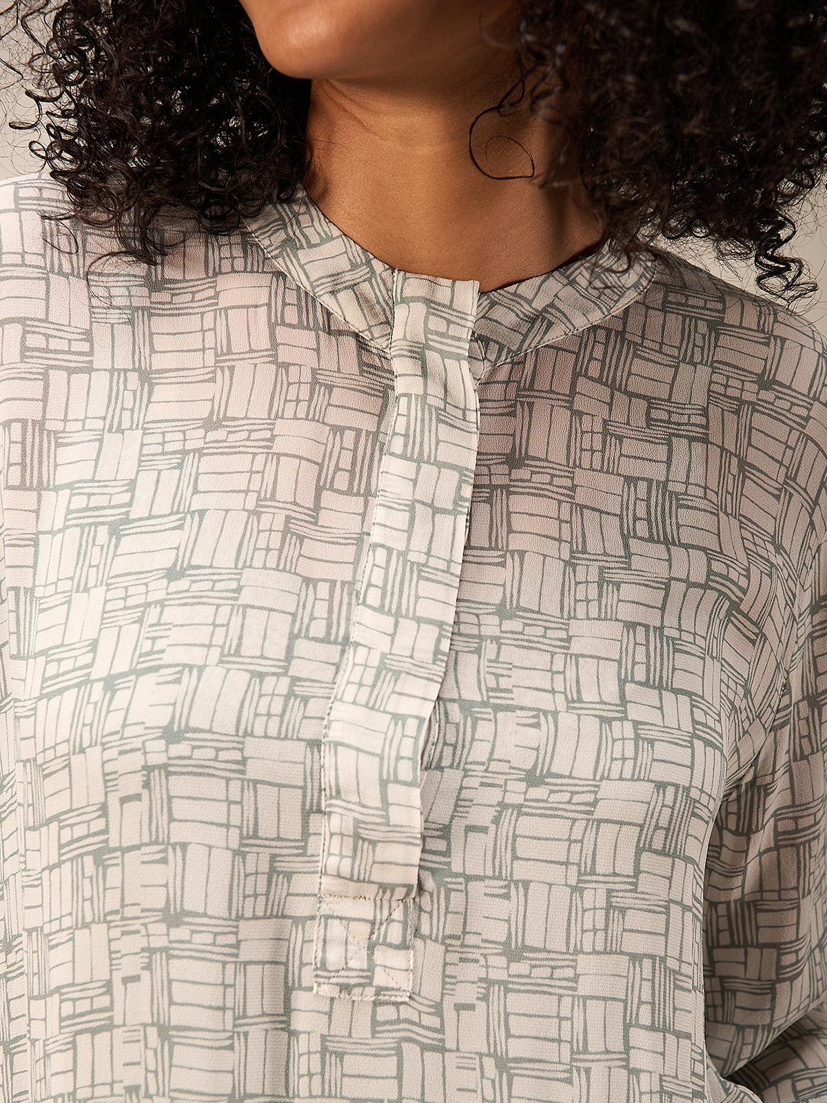 3/4-sleeved blouse