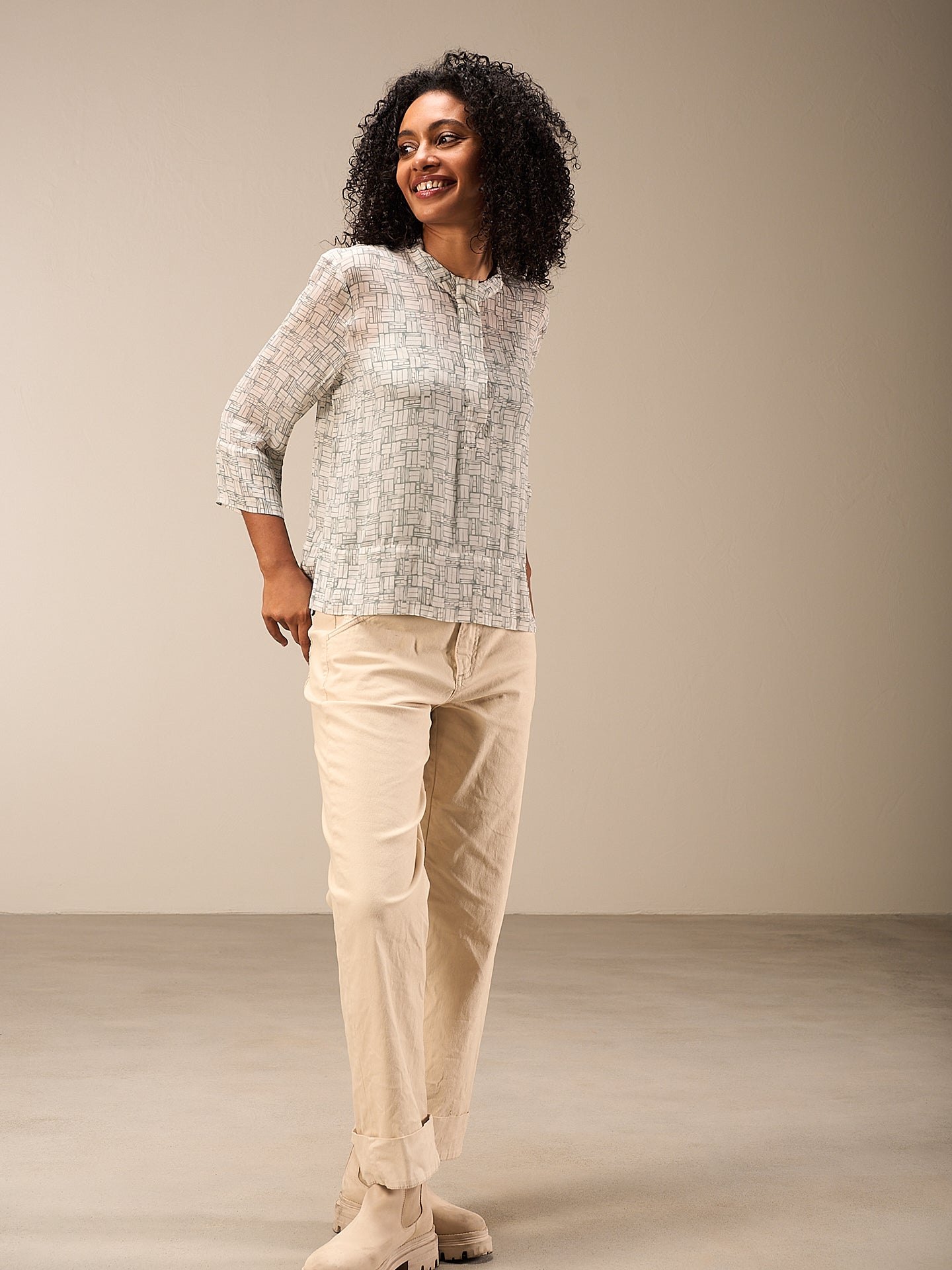 3/4-sleeved blouse