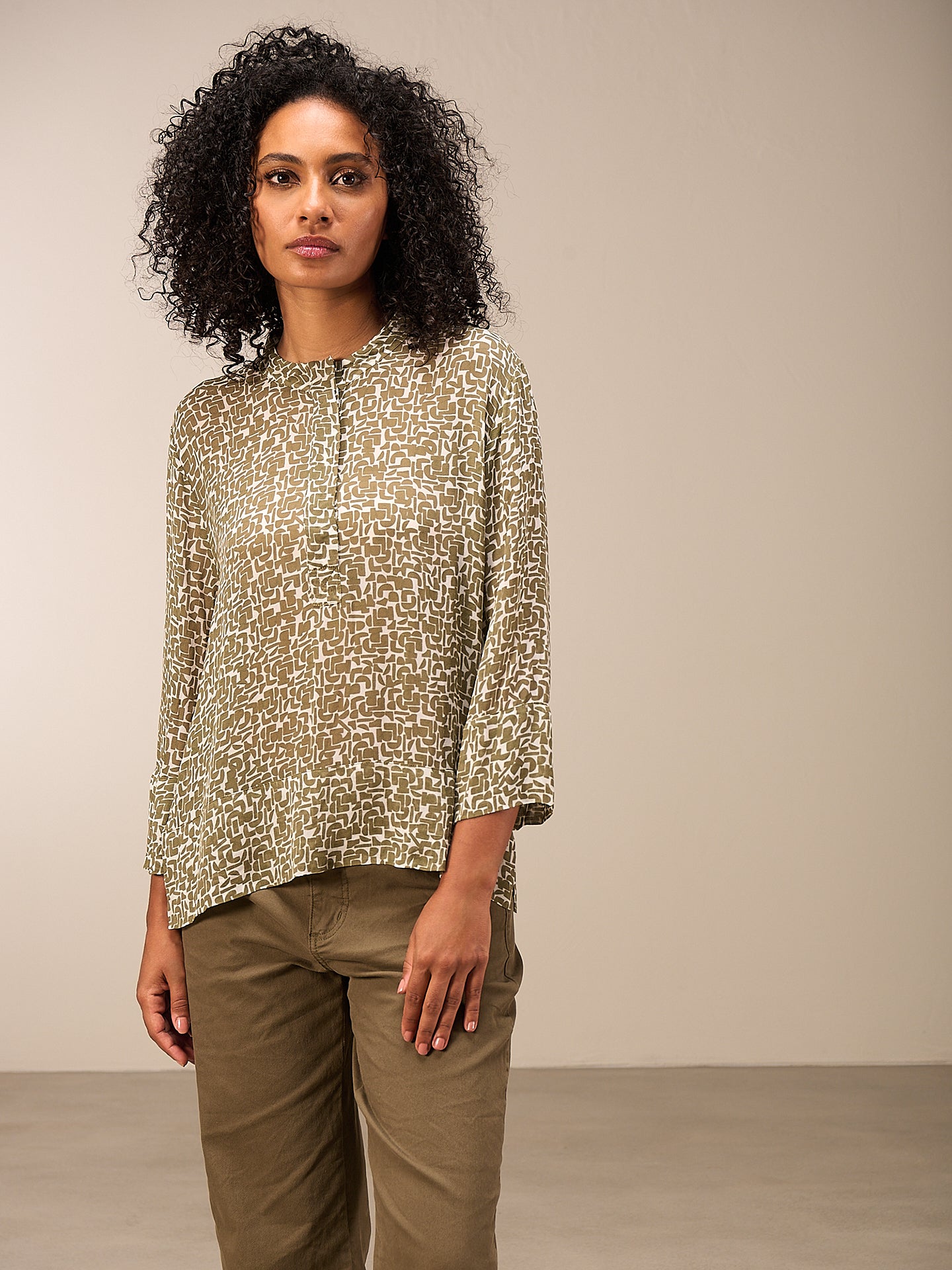 3/4-sleeved blouse