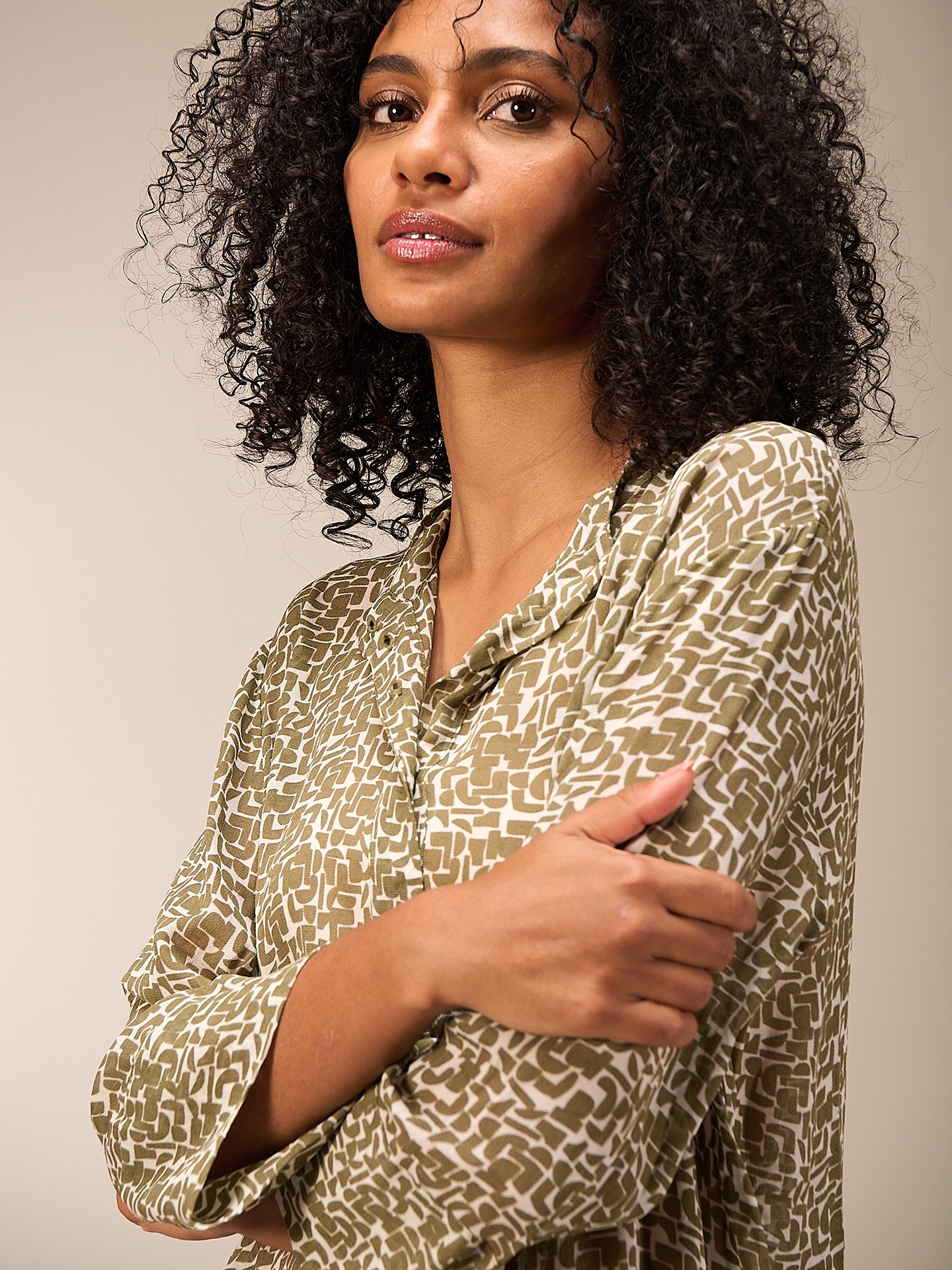 3/4-sleeved blouse