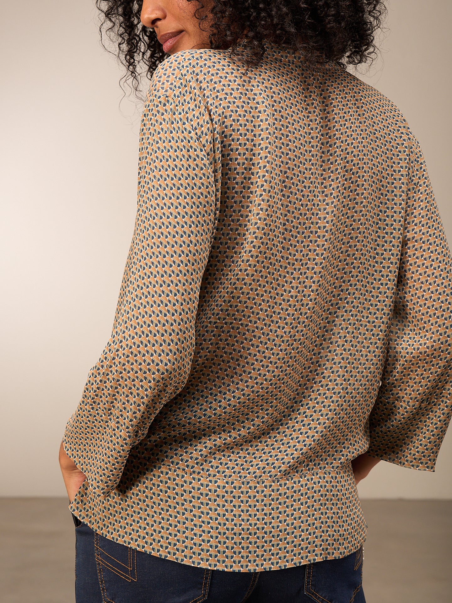3/4-sleeved blouse