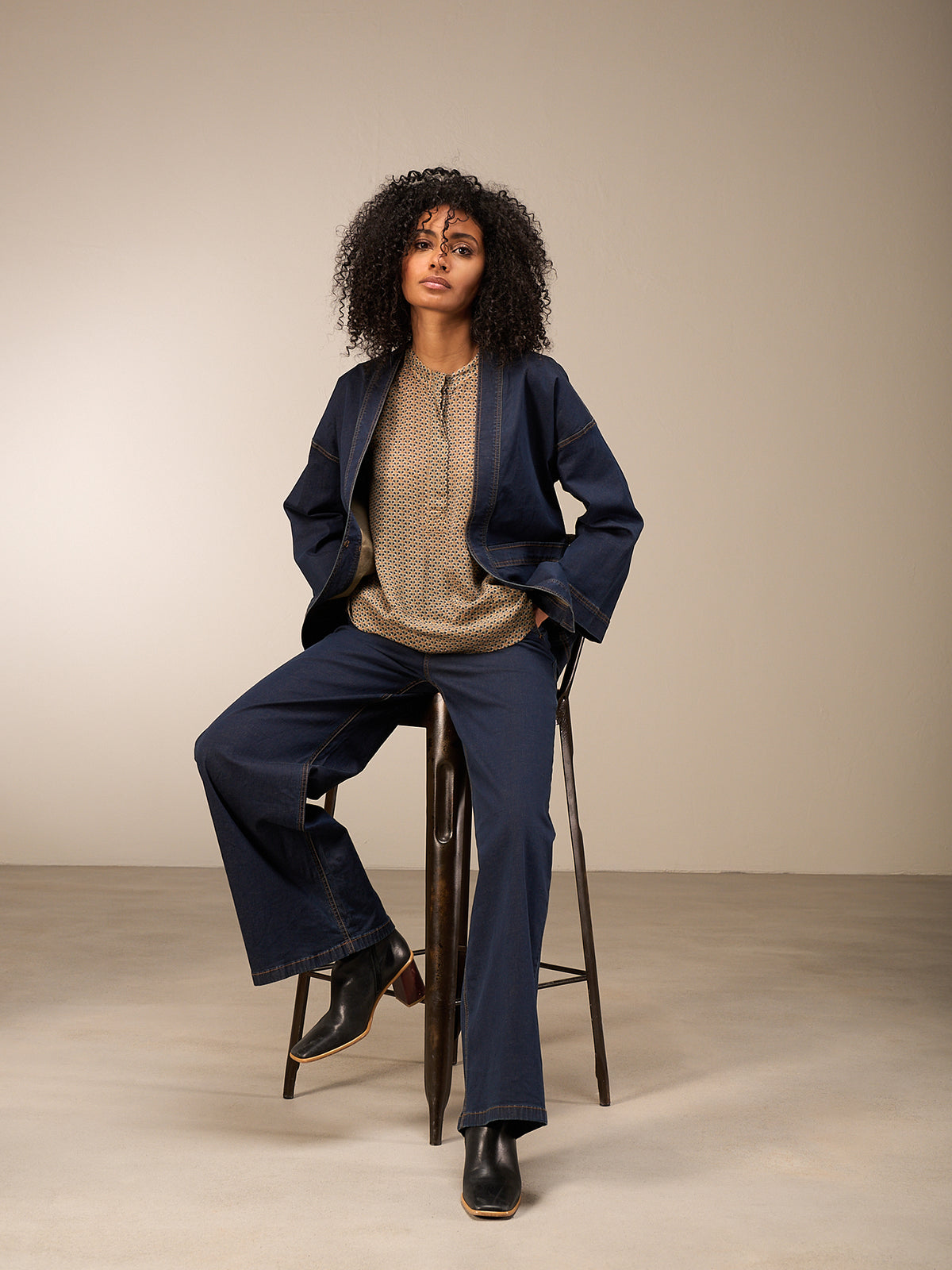 3/4-sleeved blouse