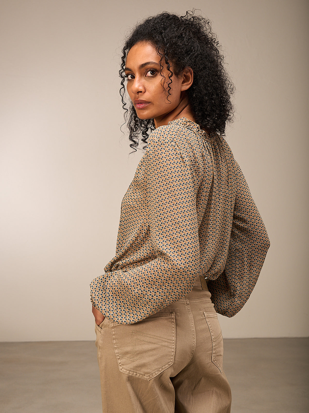 blouse avec détails à volants