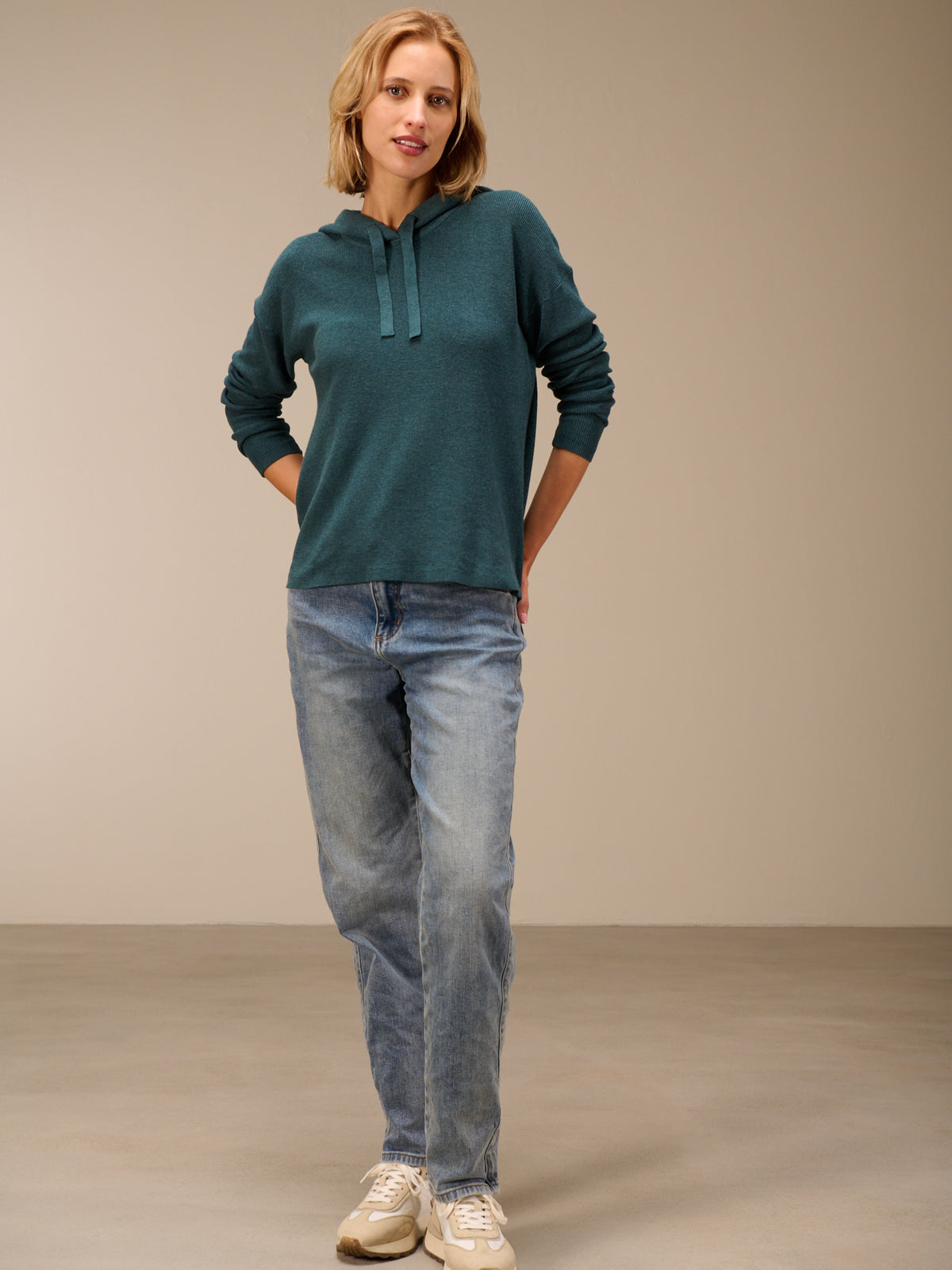 Maglione con cappuccio