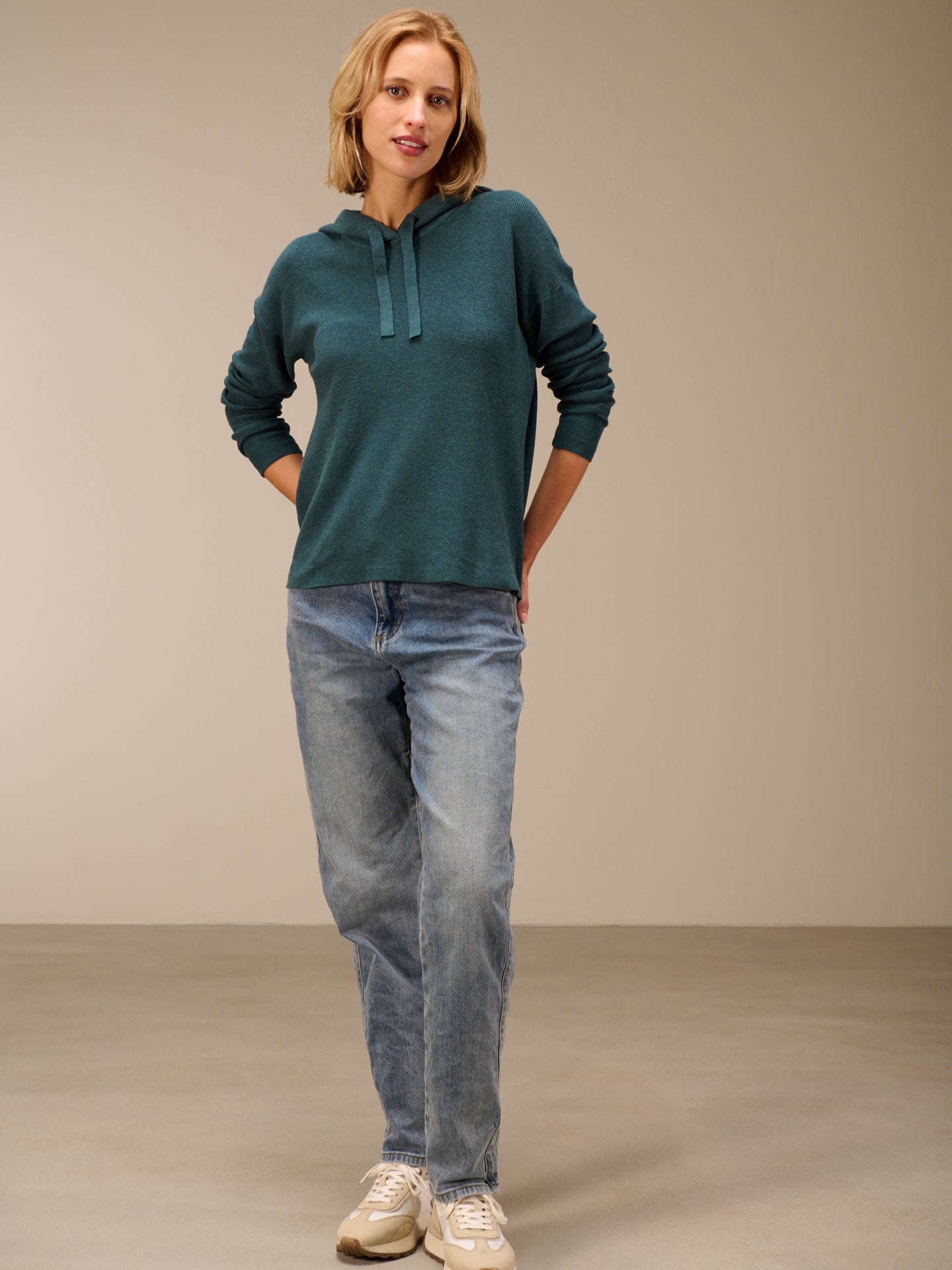 Maglione con cappuccio