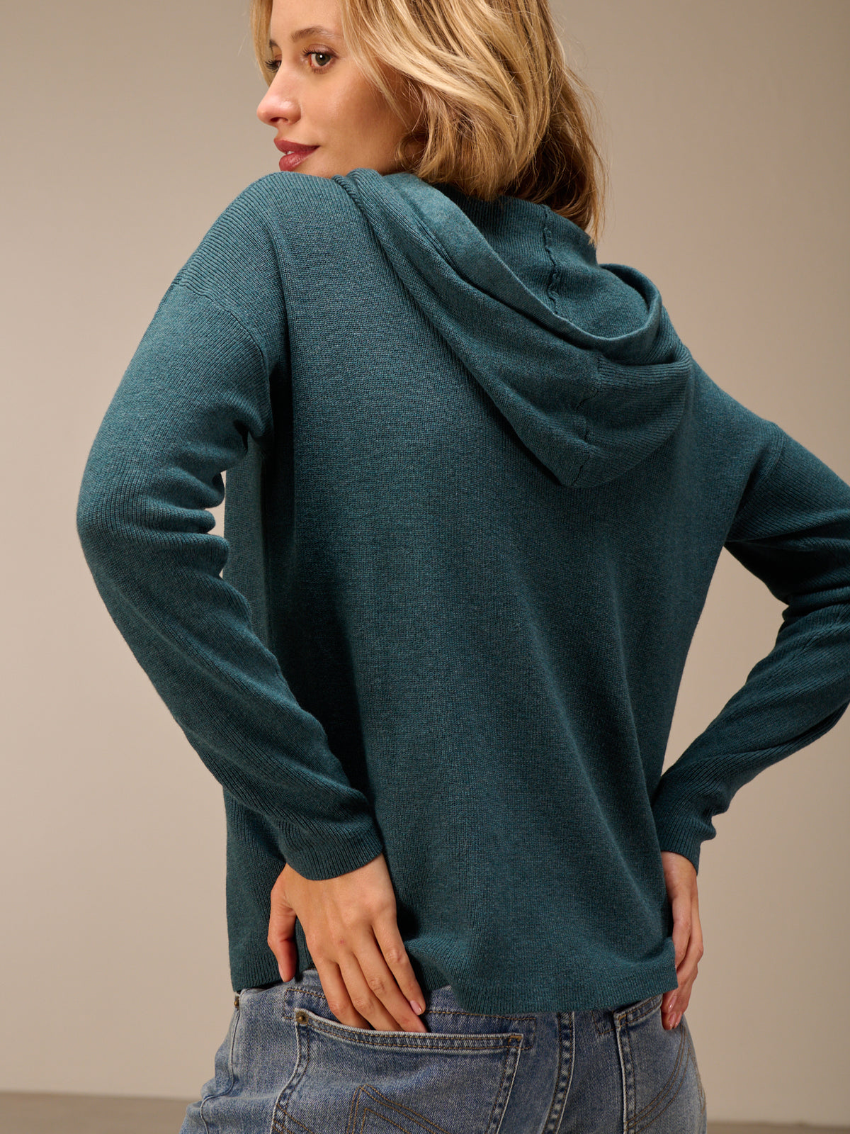 Maglione con cappuccio