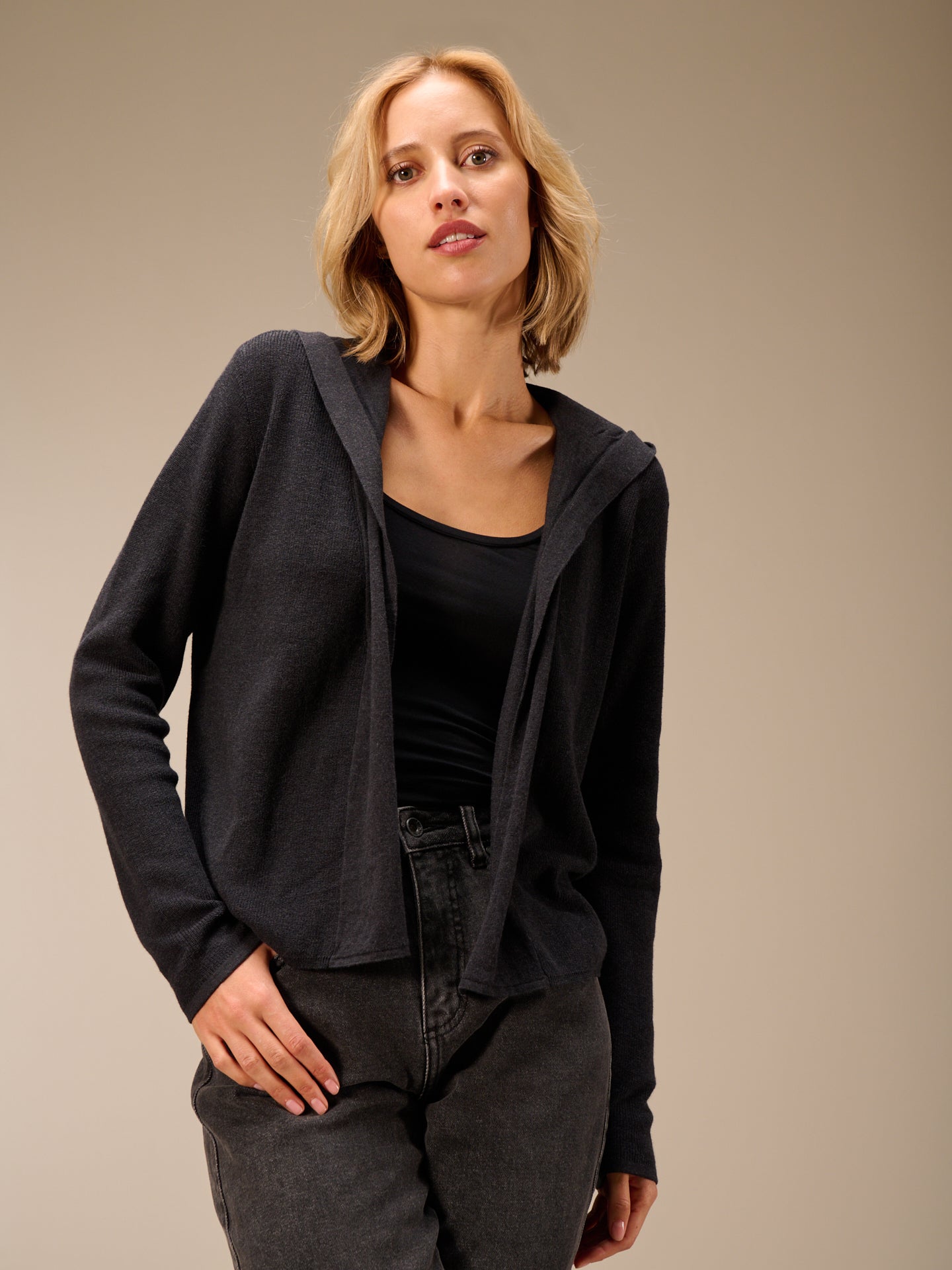 Strickjacke mit Kapuze