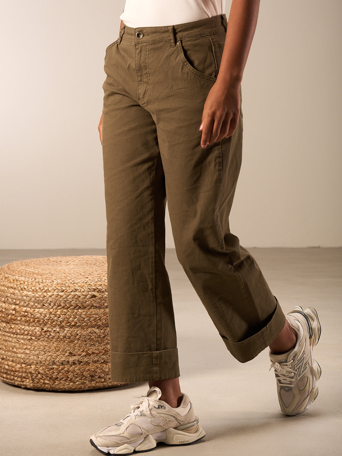 Straight-leg trousers