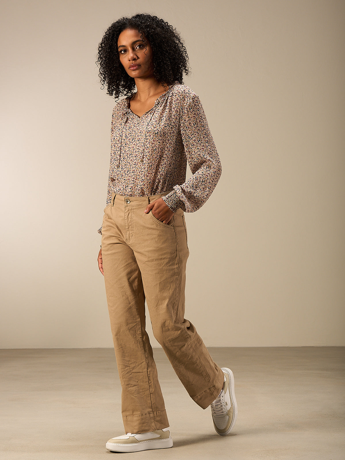Straight-leg trousers