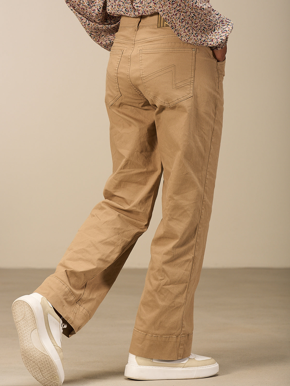 Straight-leg trousers