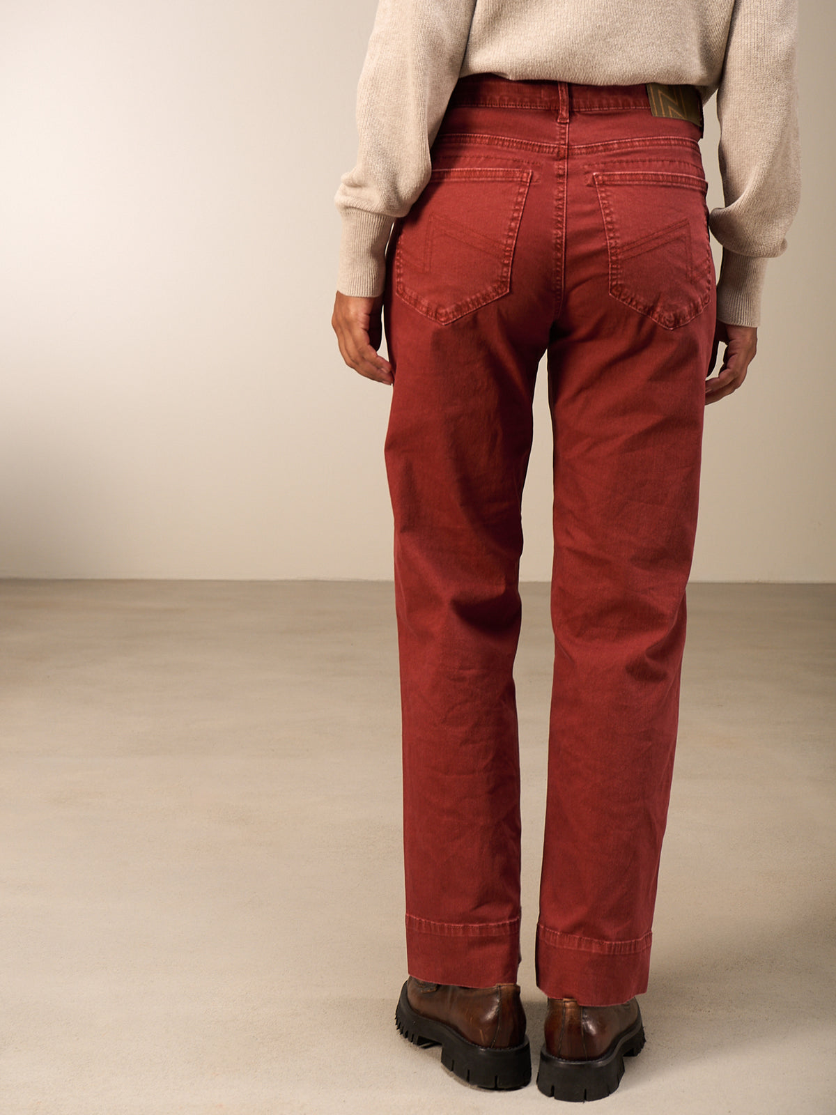 Straight-leg trousers