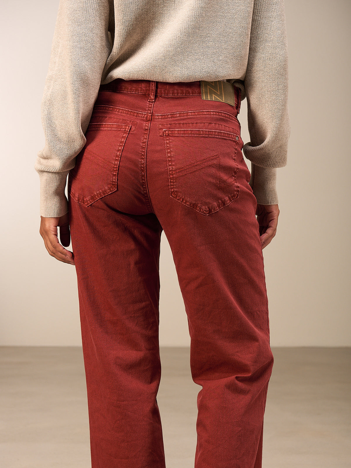 Straight-leg trousers
