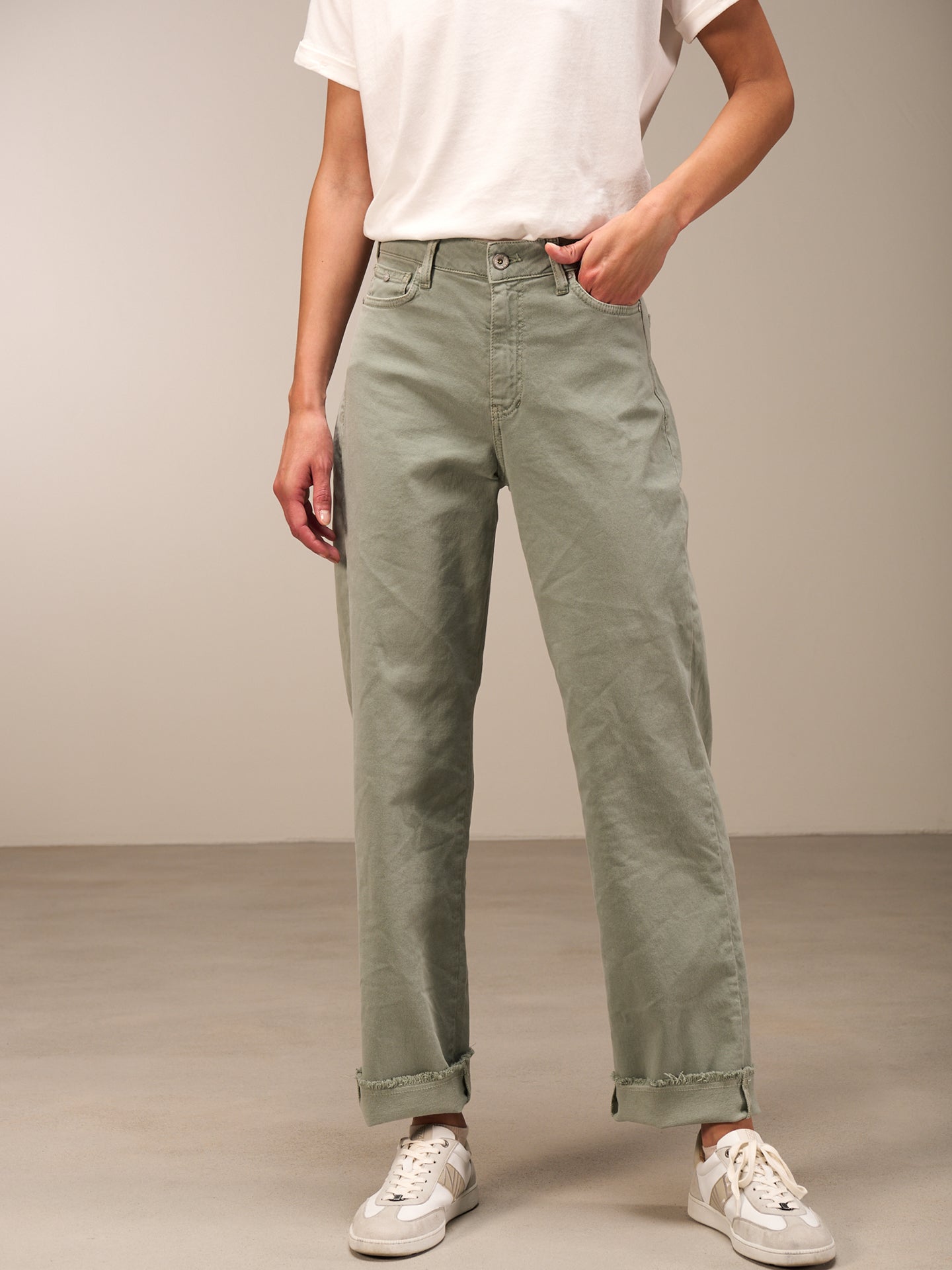 Straight-leg trousers