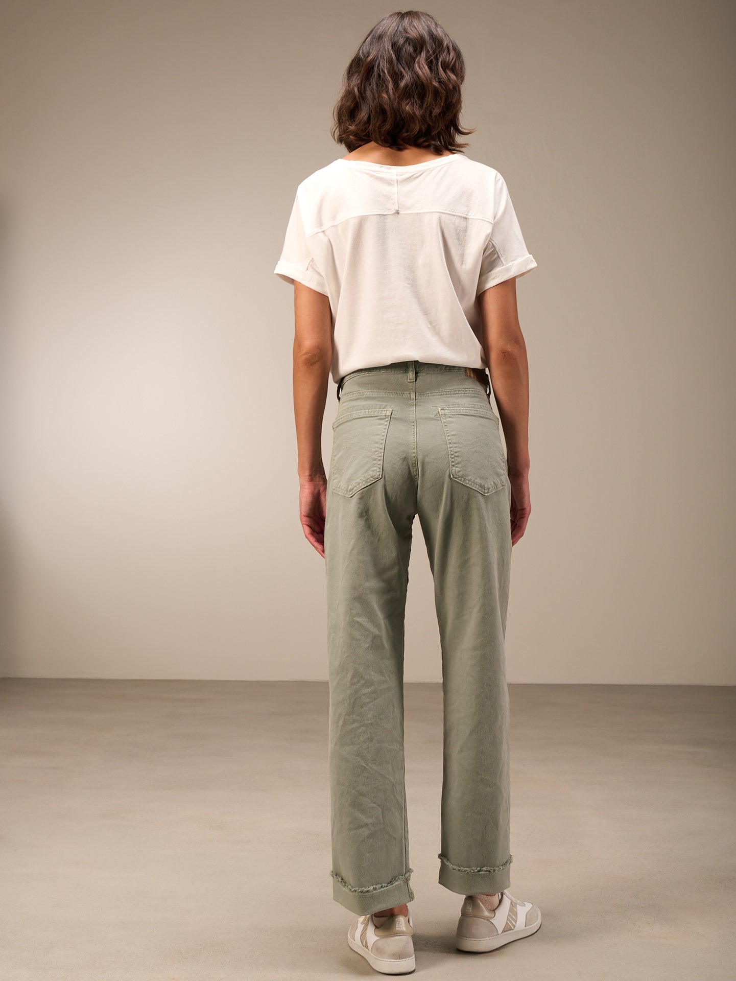 Straight-leg trousers
