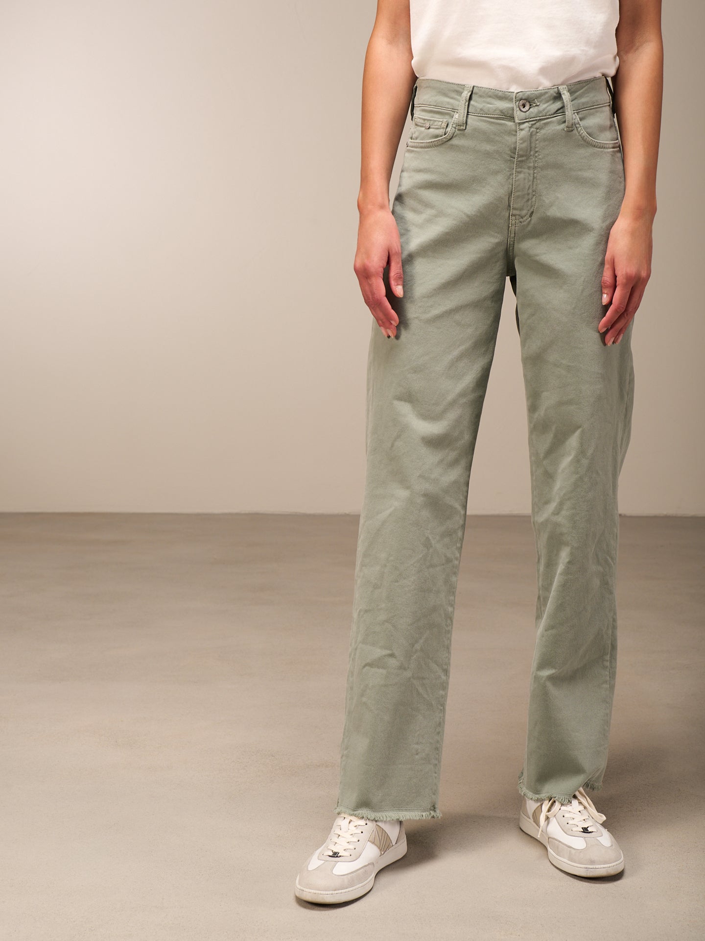 Straight-leg trousers