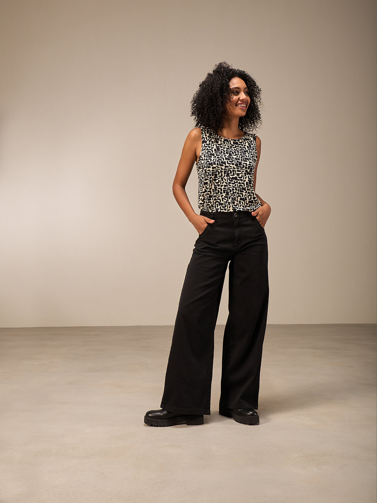 Wide-leg trousers