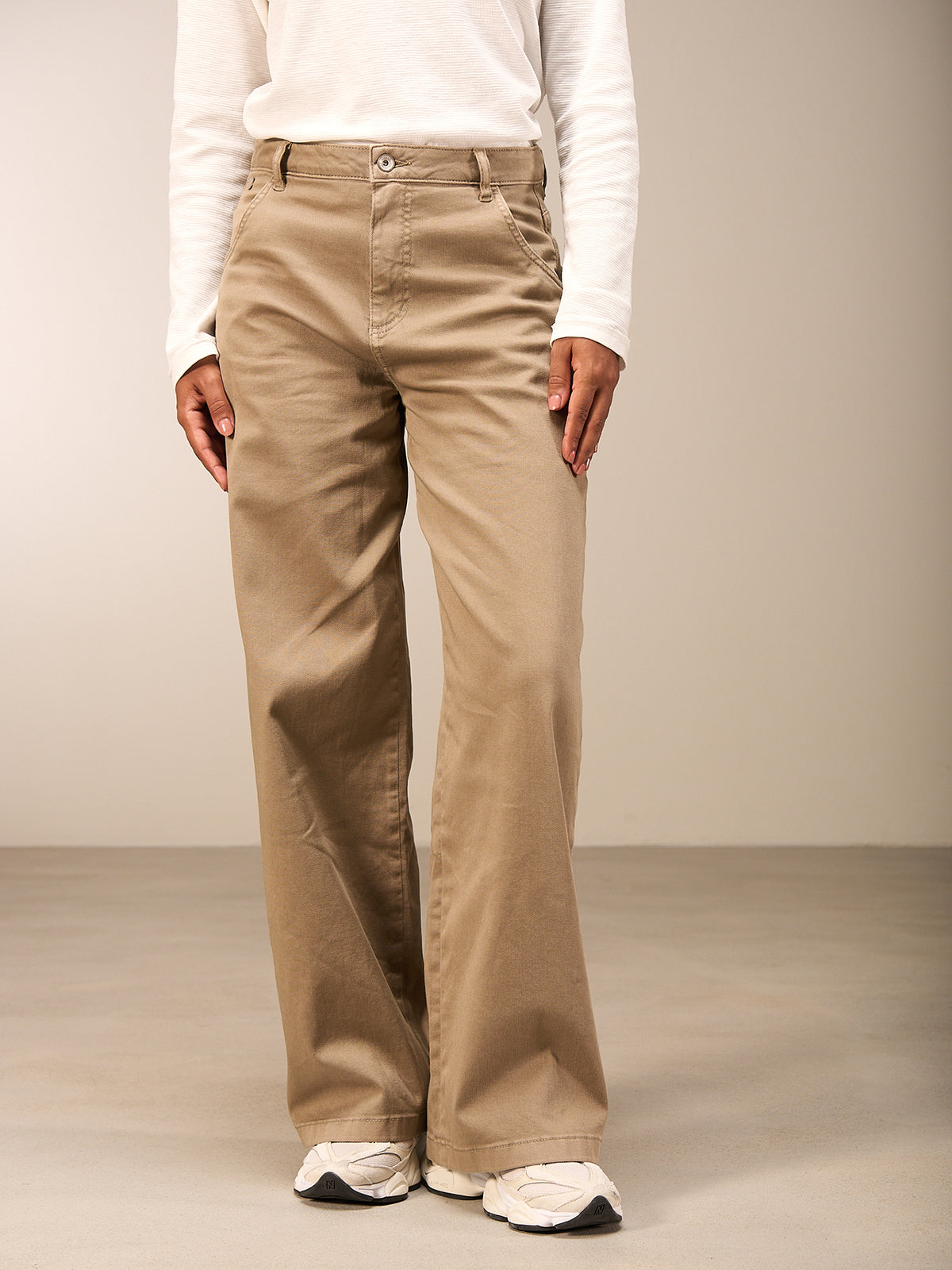 Wide-leg trousers