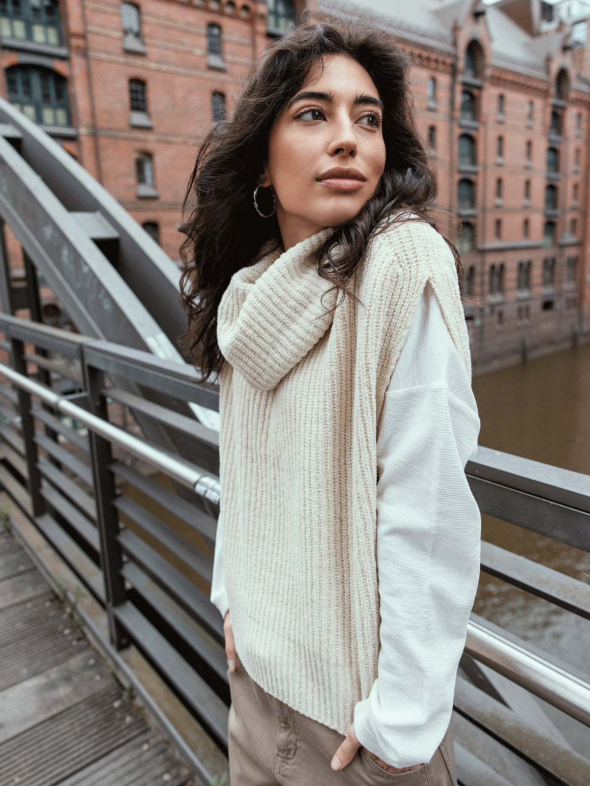 Knitted sweater vest