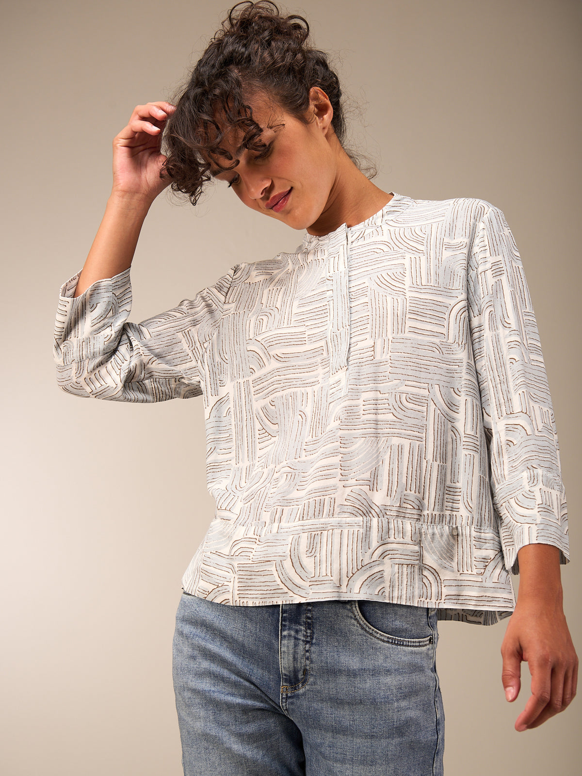 3/4-sleeved blouse